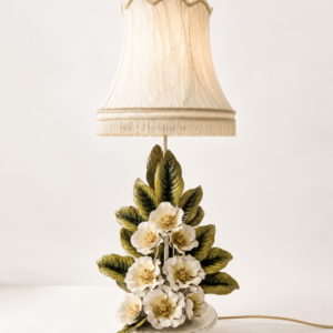 Lampka stołowa Tole, kwiaty magnolii w stylu włoskim