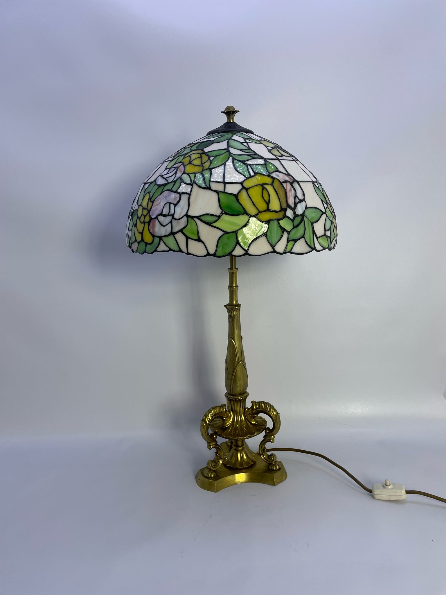 Lampa witrażowa mosiądz w stylu Tiffany - obrazek 3