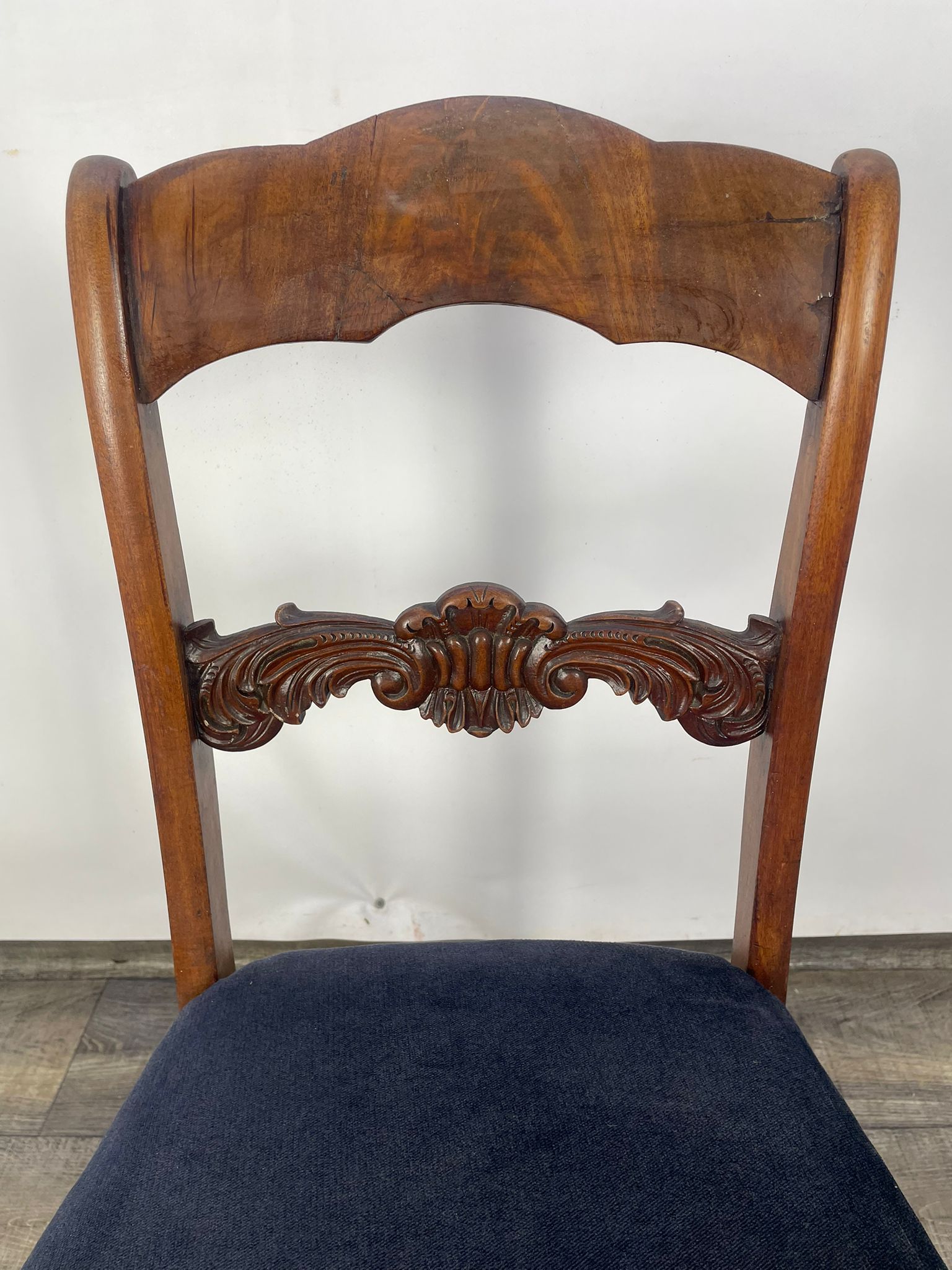 Krzesło w stylu angielskim lite drewno orzech XX w - Image 4