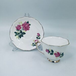 Filiżanka kolekcjonerska ze spodkiem Royal serii Malvern z różami