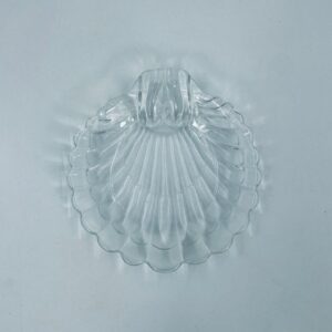 Shell-shaped salad bowl