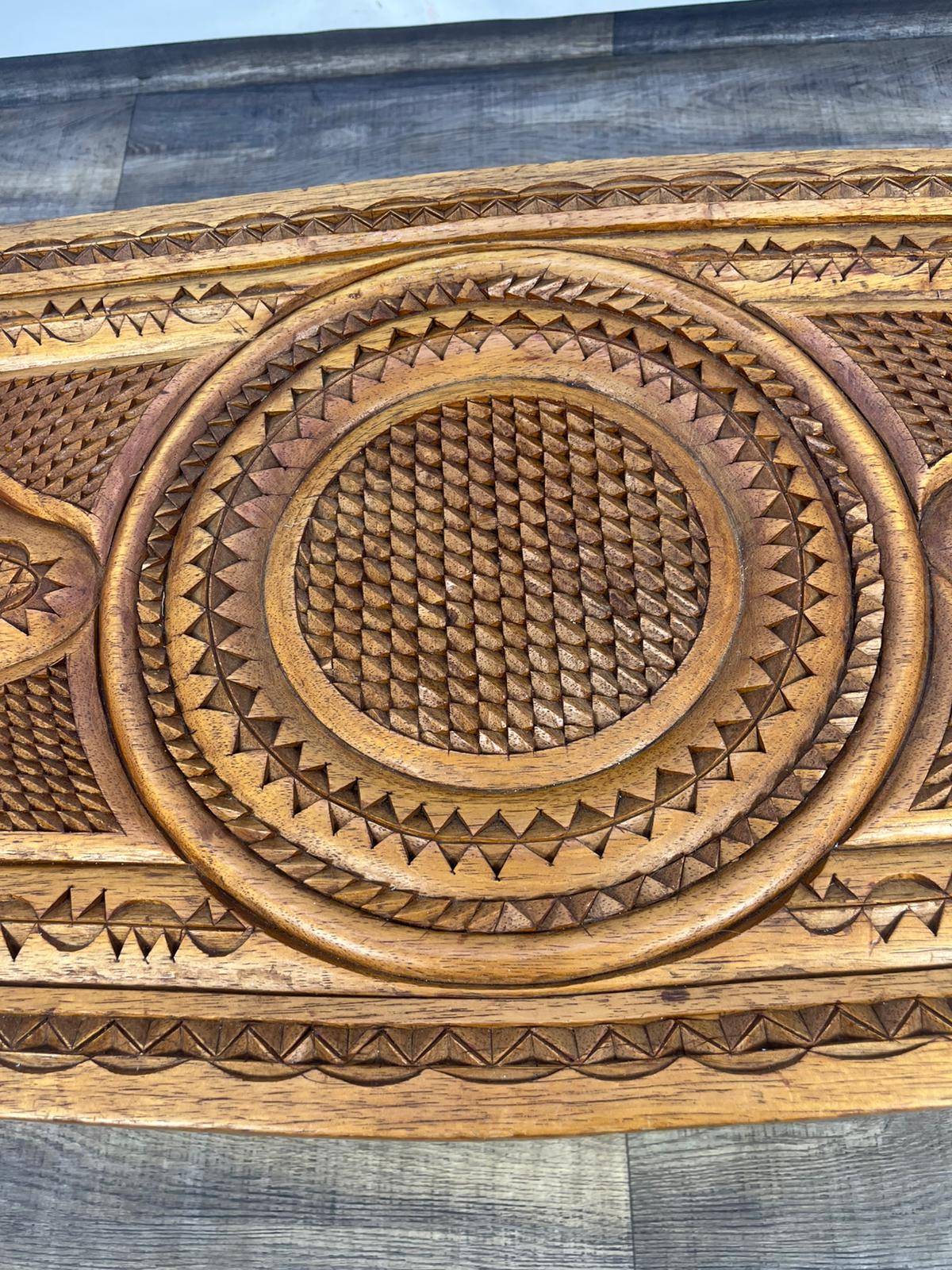 Stolik kawowy Pakistan rzeźbiony lata 60-te - obrazek 5