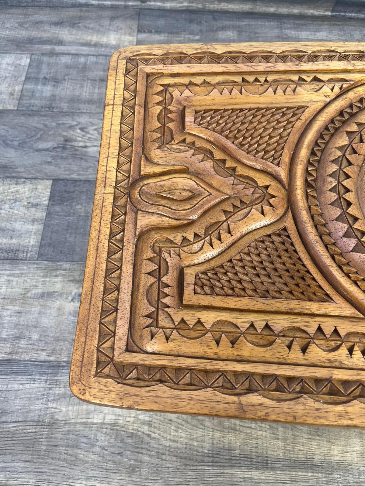 Stolik kawowy Pakistan rzeźbiony lata 60-te - obrazek 7