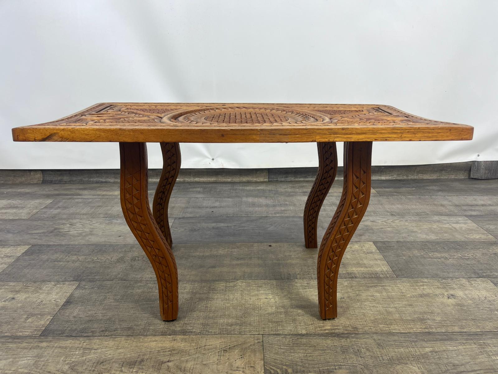 Stolik kawowy Pakistan rzeźbiony lata 60-te - obrazek 2