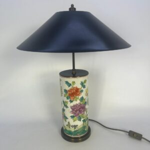 Porcelain table lamp with brass in Chinese, Japanese style