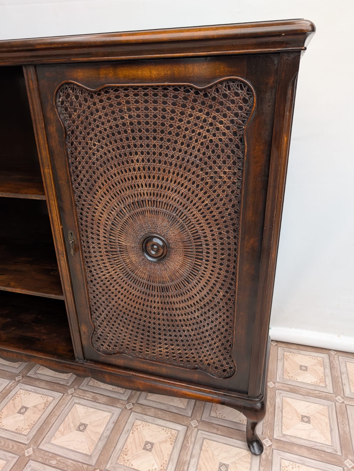 Kredens zabytkowy w stylu Chippendale z rafią - Image 6