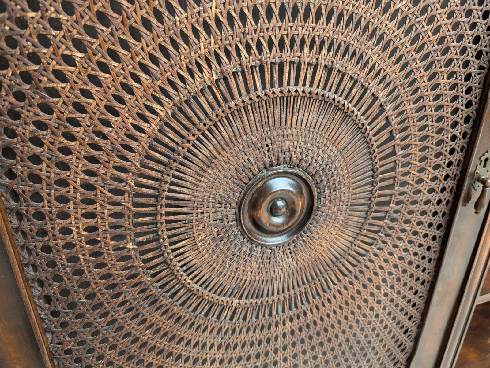 Kredens zabytkowy w stylu Chippendale z rafią - Image 10