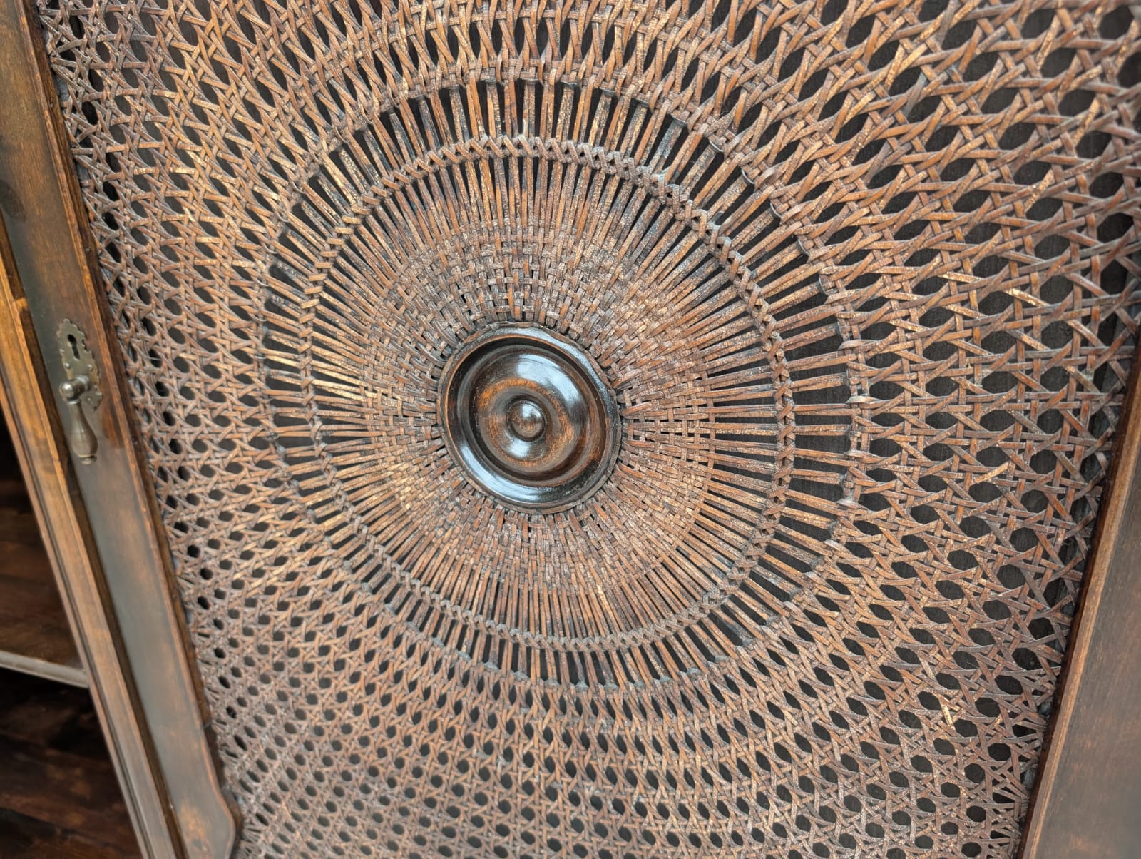 Kredens zabytkowy w stylu Chippendale z rafią - Image 13