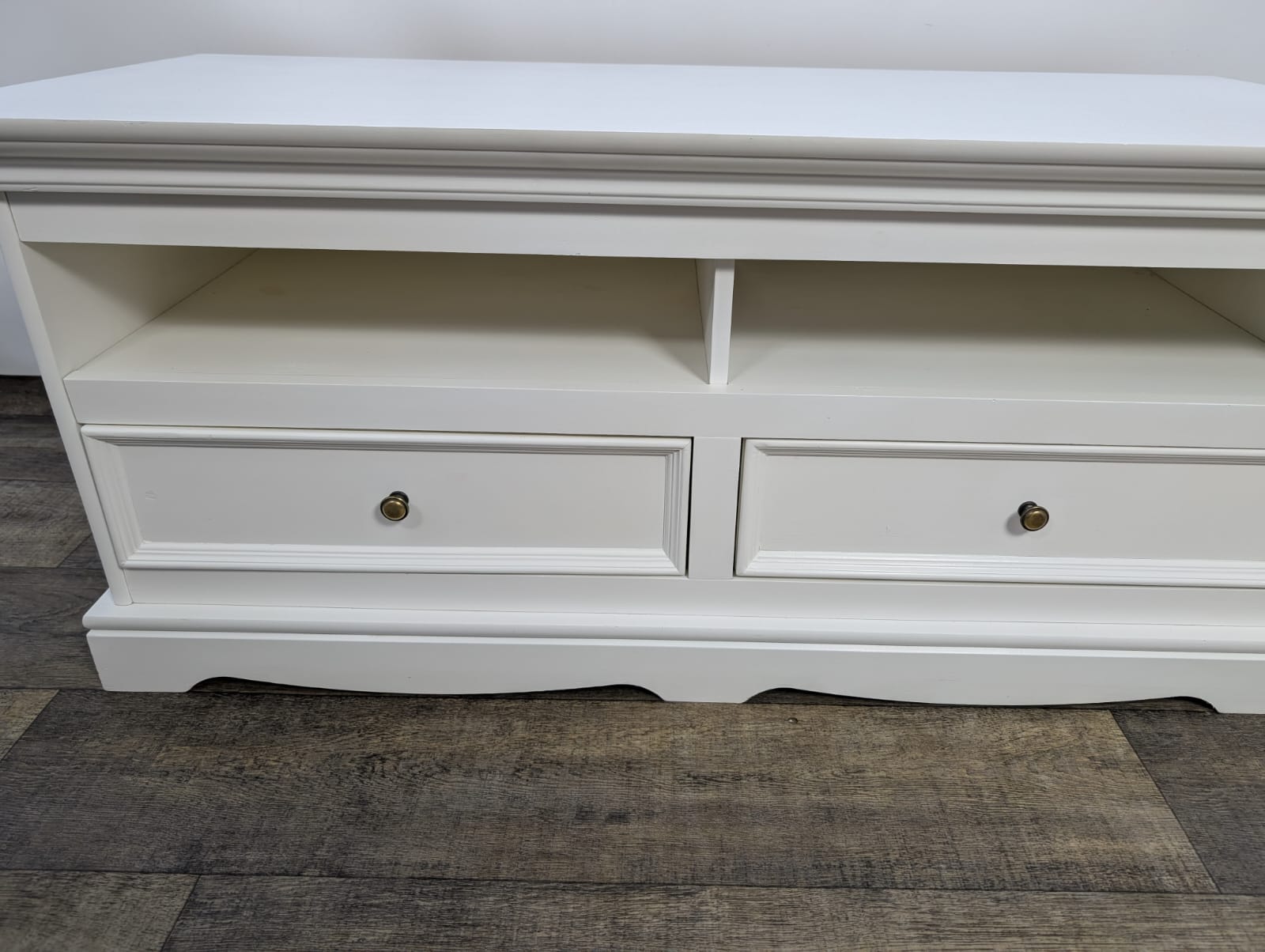 Szafka, komoda RTV sosnowa Belluno Elegante Biała - Image 5