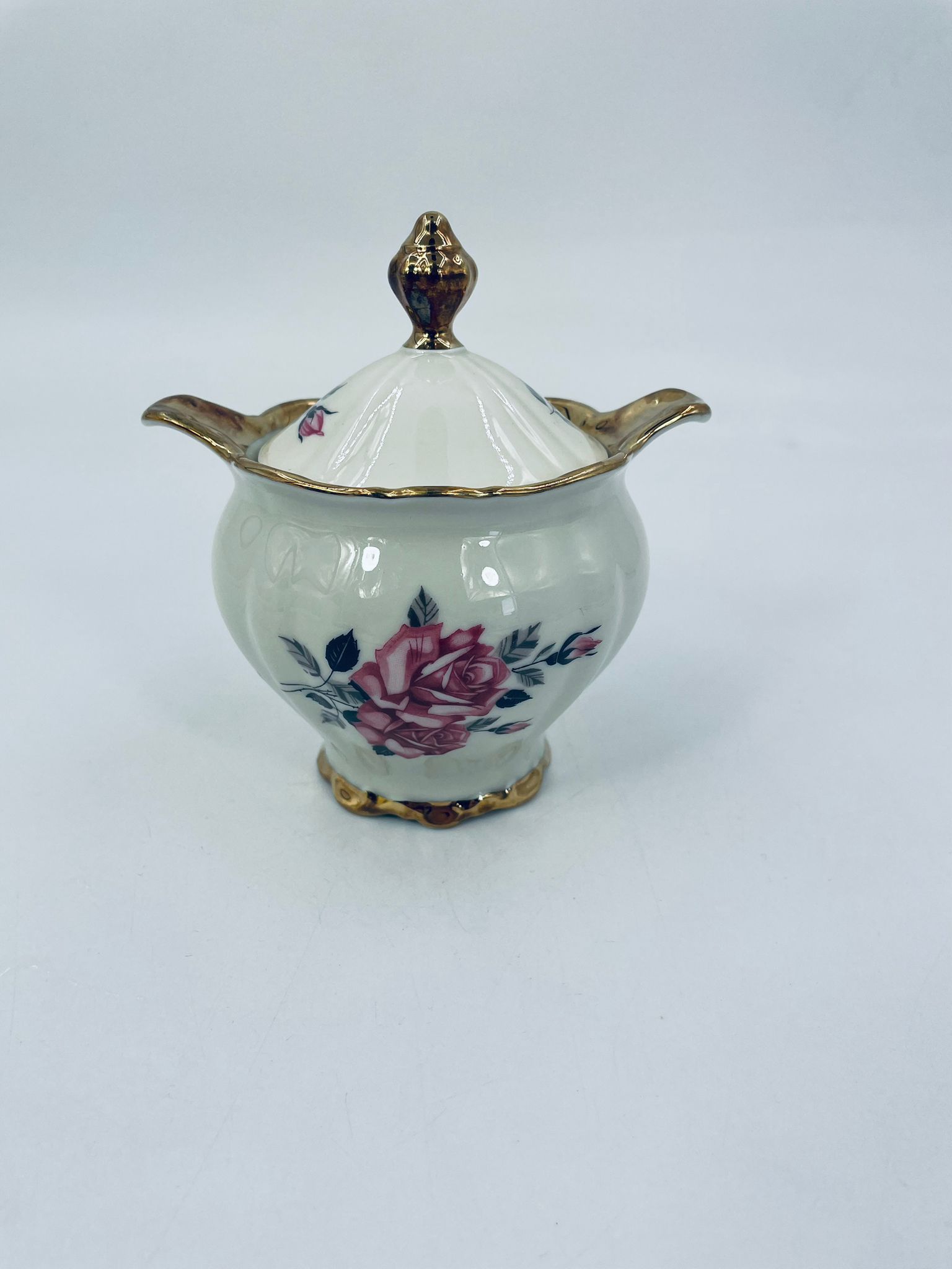 Sugar bowl by the Bareuther Waldsassen Bavaria factory