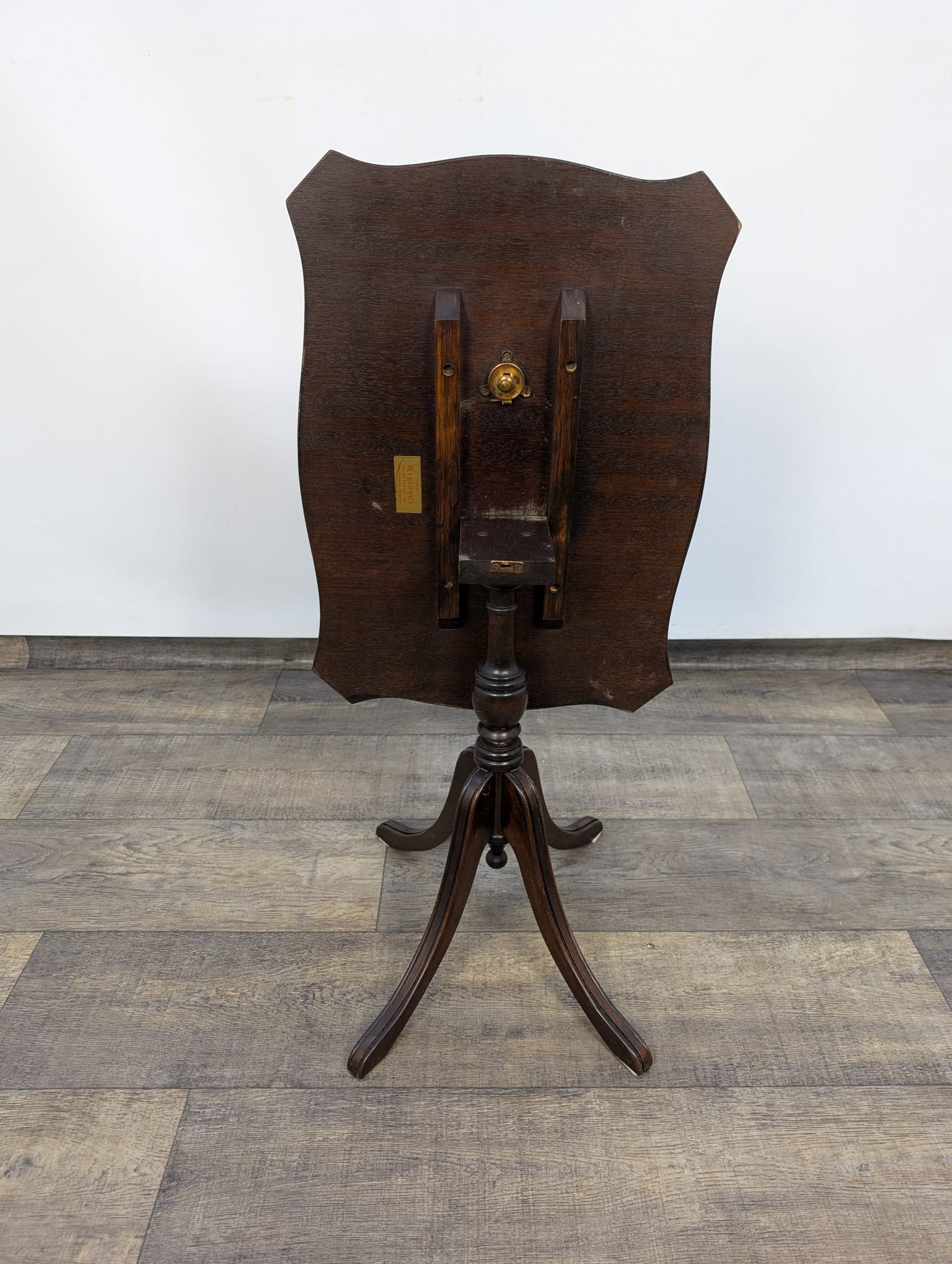 Stolik kawowy z zieloną skórą naturalną Reprodux Funnell England vintage - Image 11