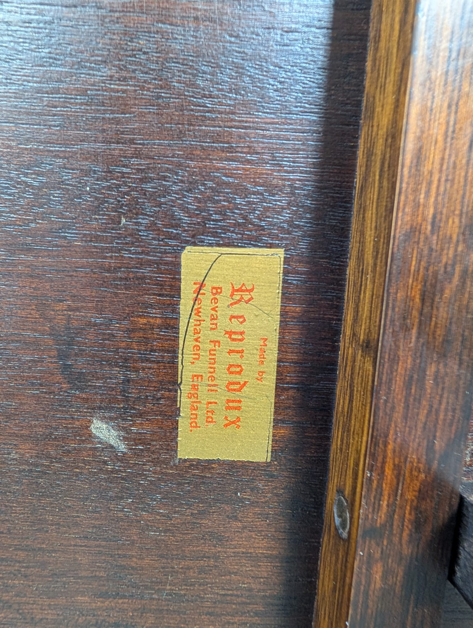 Stolik kawowy z zieloną skórą naturalną Reprodux Funnell England vintage - Image 14