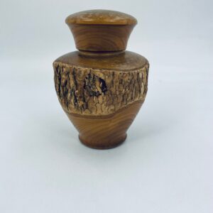 Wooden tin with Asian bark.