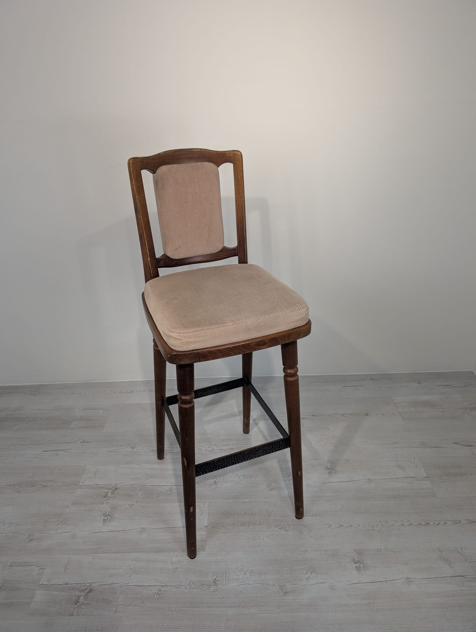 Krzesło, hoker dębowy z XX wieku