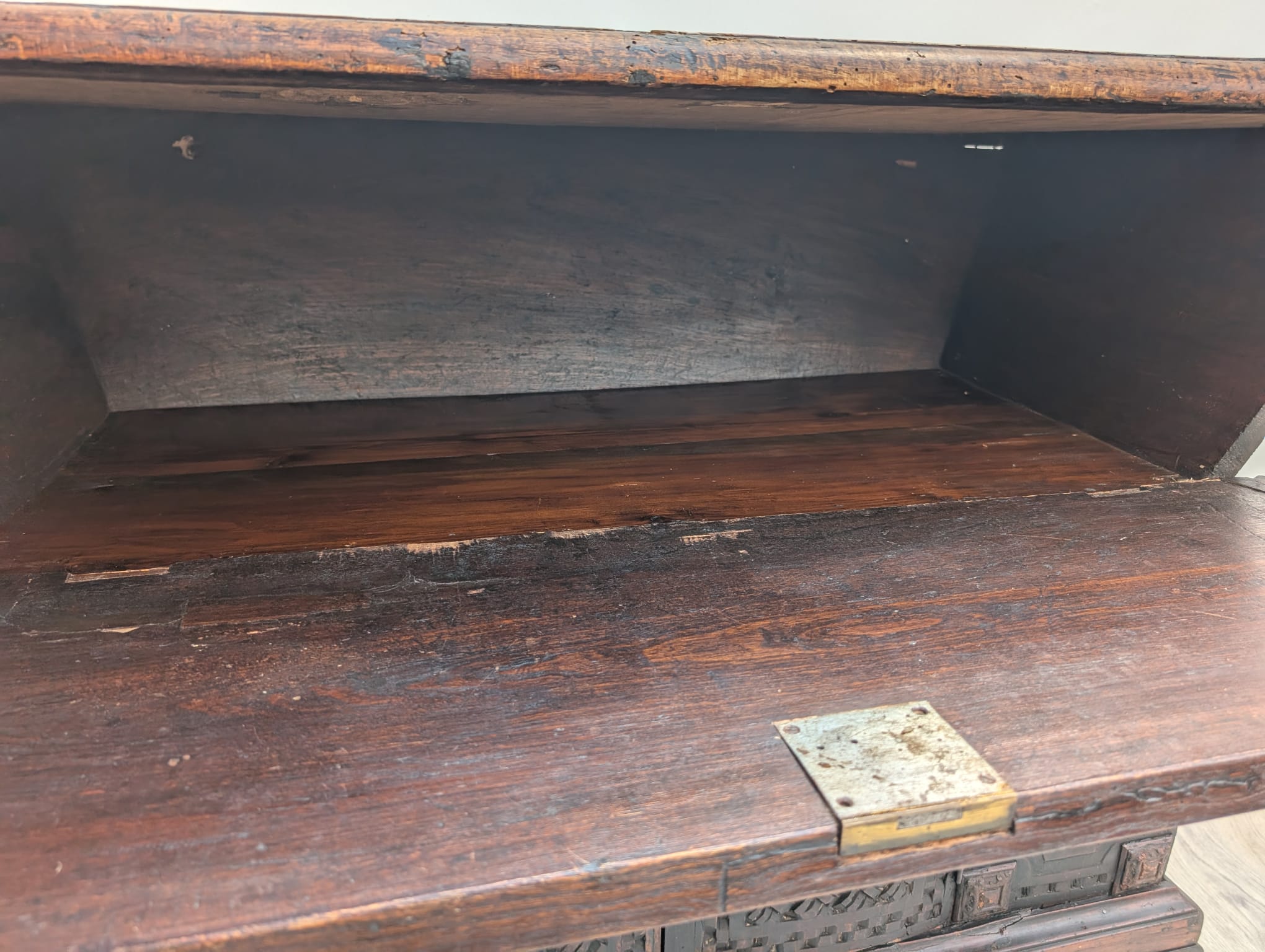 Komoda unikatowa, zabytkowa w stylu renesansowym początek XIX wieku - obrazek 22