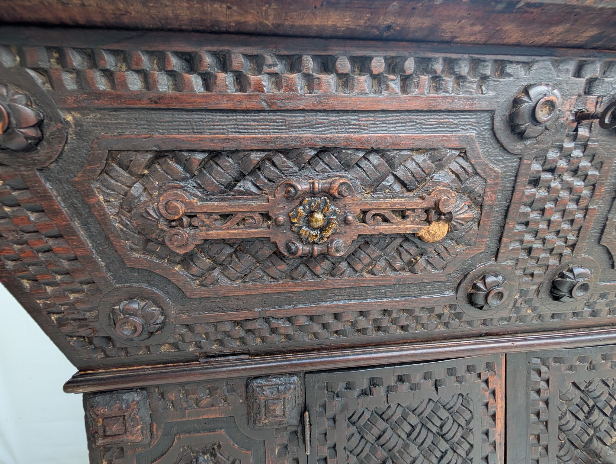 Komoda unikatowa, zabytkowa w stylu renesansowym początek XIX wieku - obrazek 19