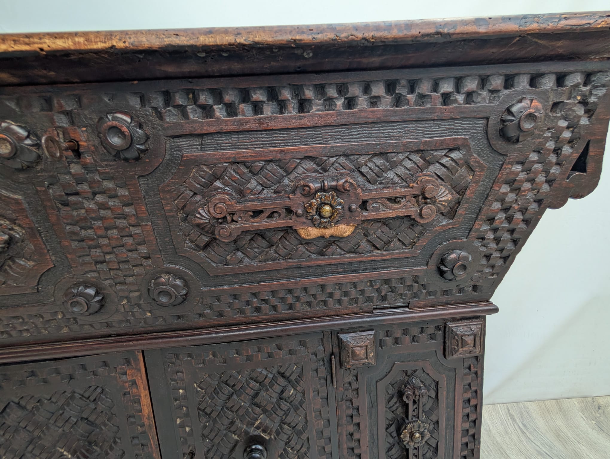 Komoda unikatowa, zabytkowa w stylu renesansowym początek XIX wieku - obrazek 20