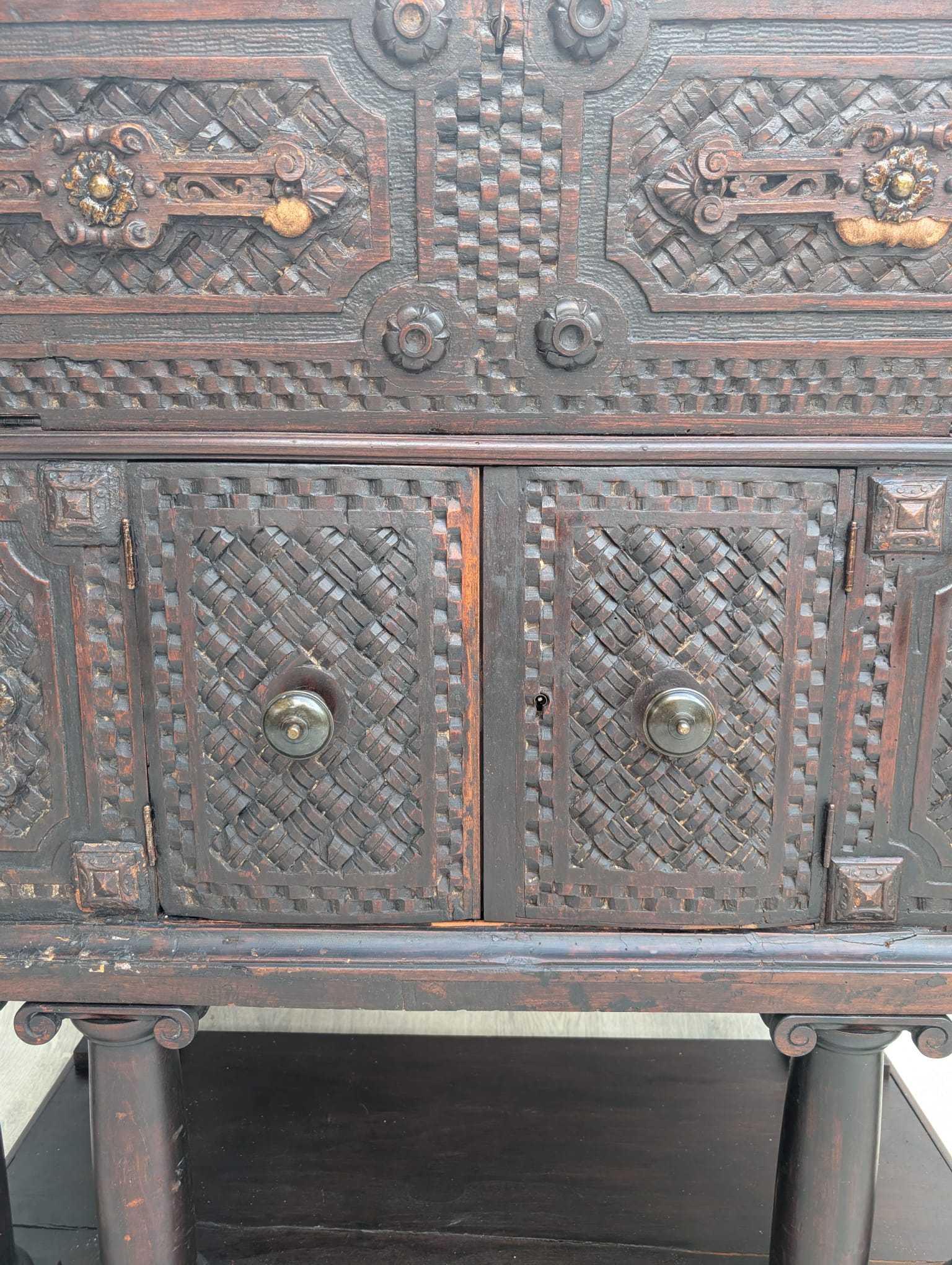 Komoda unikatowa, zabytkowa w stylu renesansowym początek XIX wieku - obrazek 17