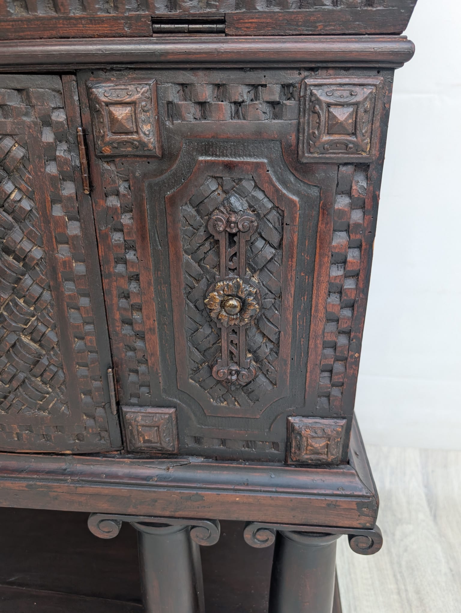 Komoda unikatowa, zabytkowa w stylu renesansowym początek XIX wieku - obrazek 15