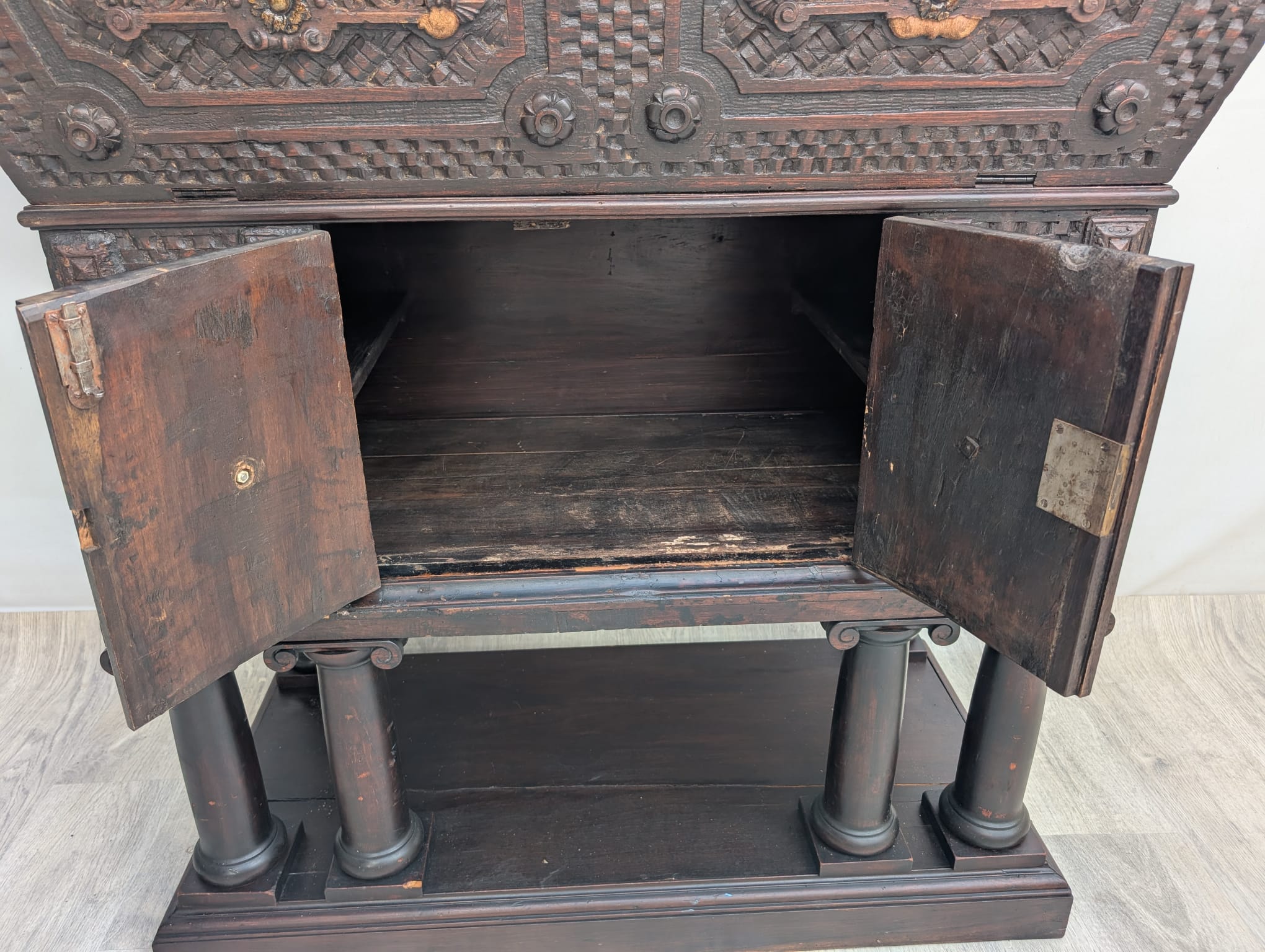 Komoda unikatowa, zabytkowa w stylu renesansowym początek XIX wieku - obrazek 14