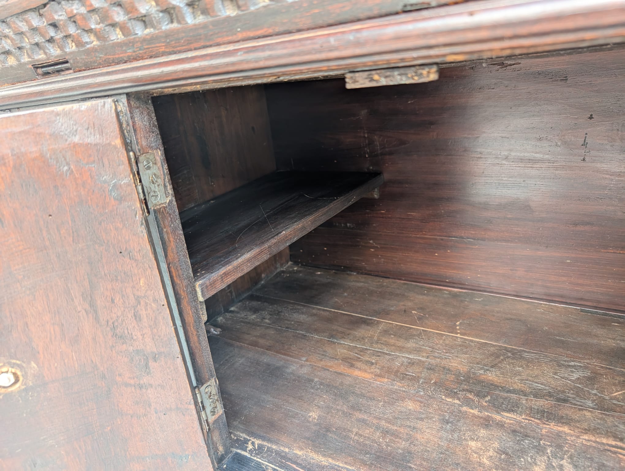 Komoda unikatowa, zabytkowa w stylu renesansowym początek XIX wieku - obrazek 12