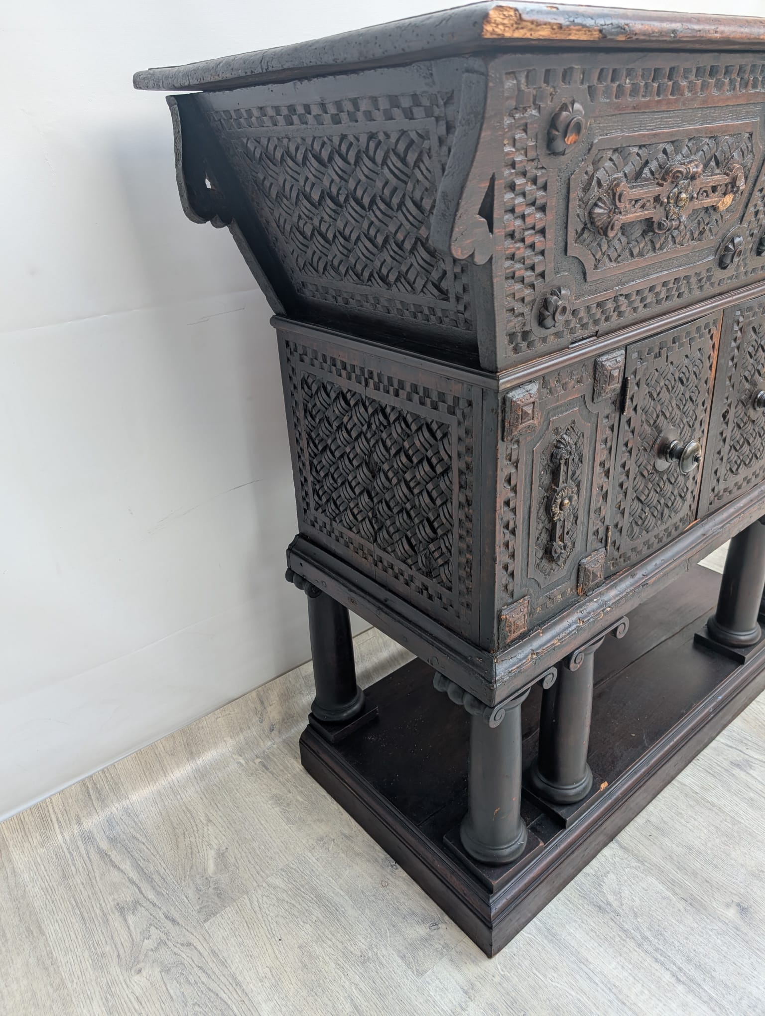 Komoda unikatowa, zabytkowa w stylu renesansowym początek XIX wieku - obrazek 9