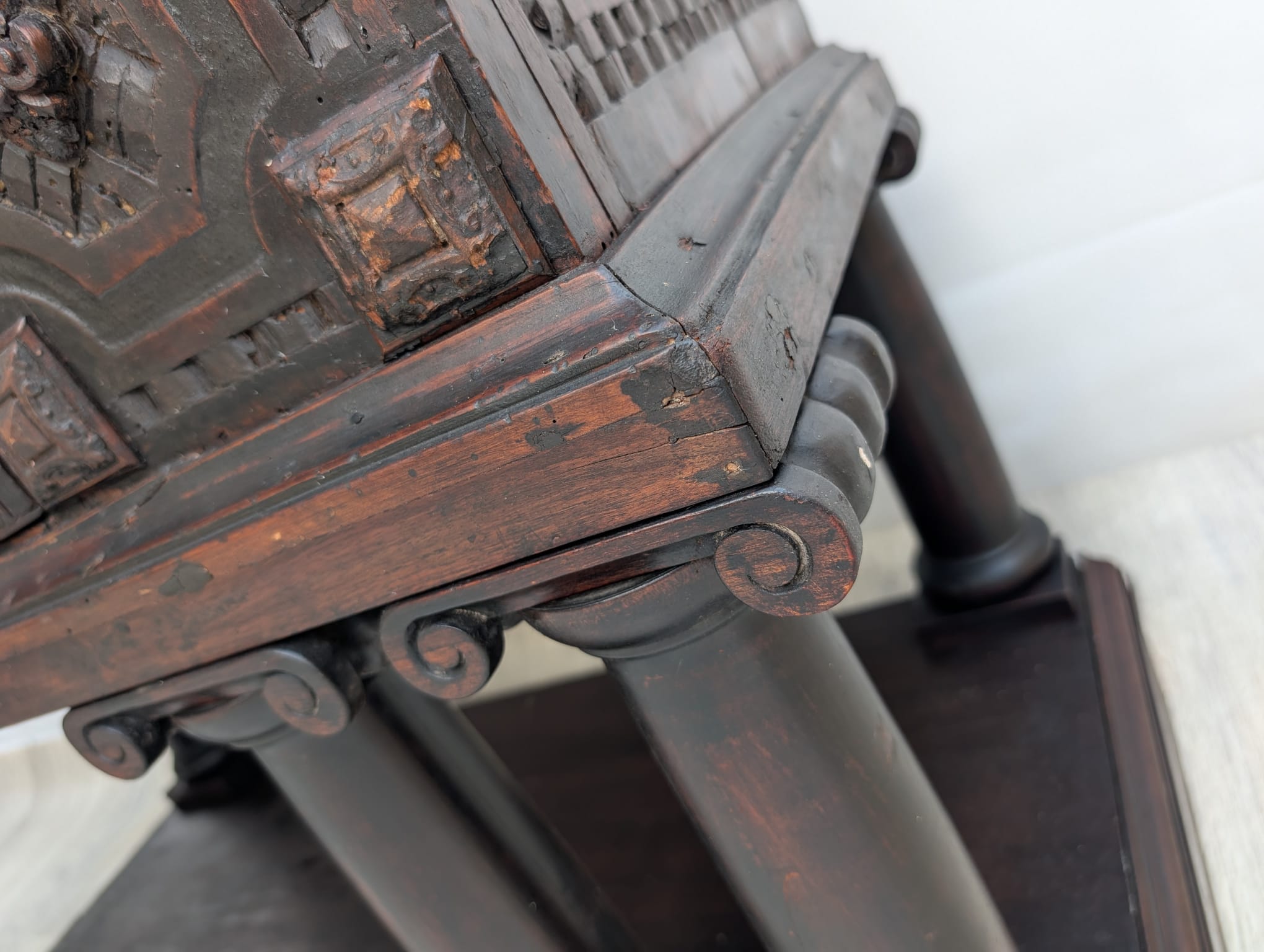 Komoda unikatowa, zabytkowa w stylu renesansowym początek XIX wieku - obrazek 7