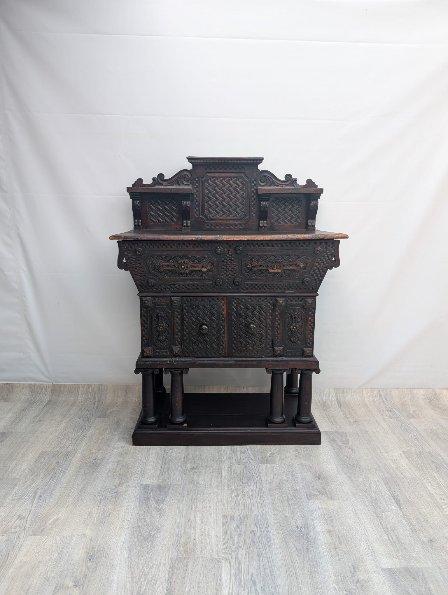 Komoda unikatowa, zabytkowa w stylu renesansowym początek XIX wieku - obrazek 33