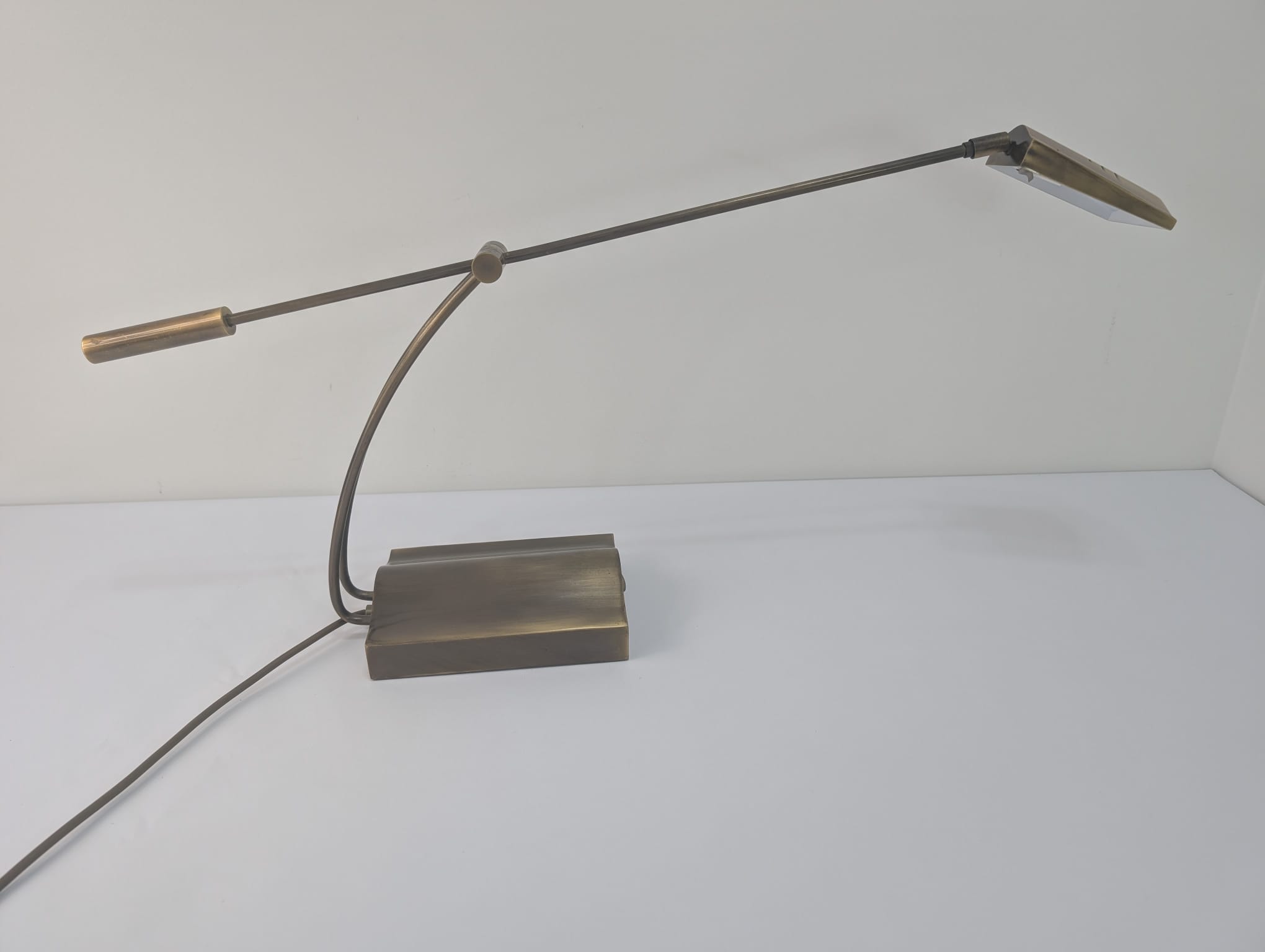 Lampka stołowa, biurowa mosiężna vintage - obrazek 3