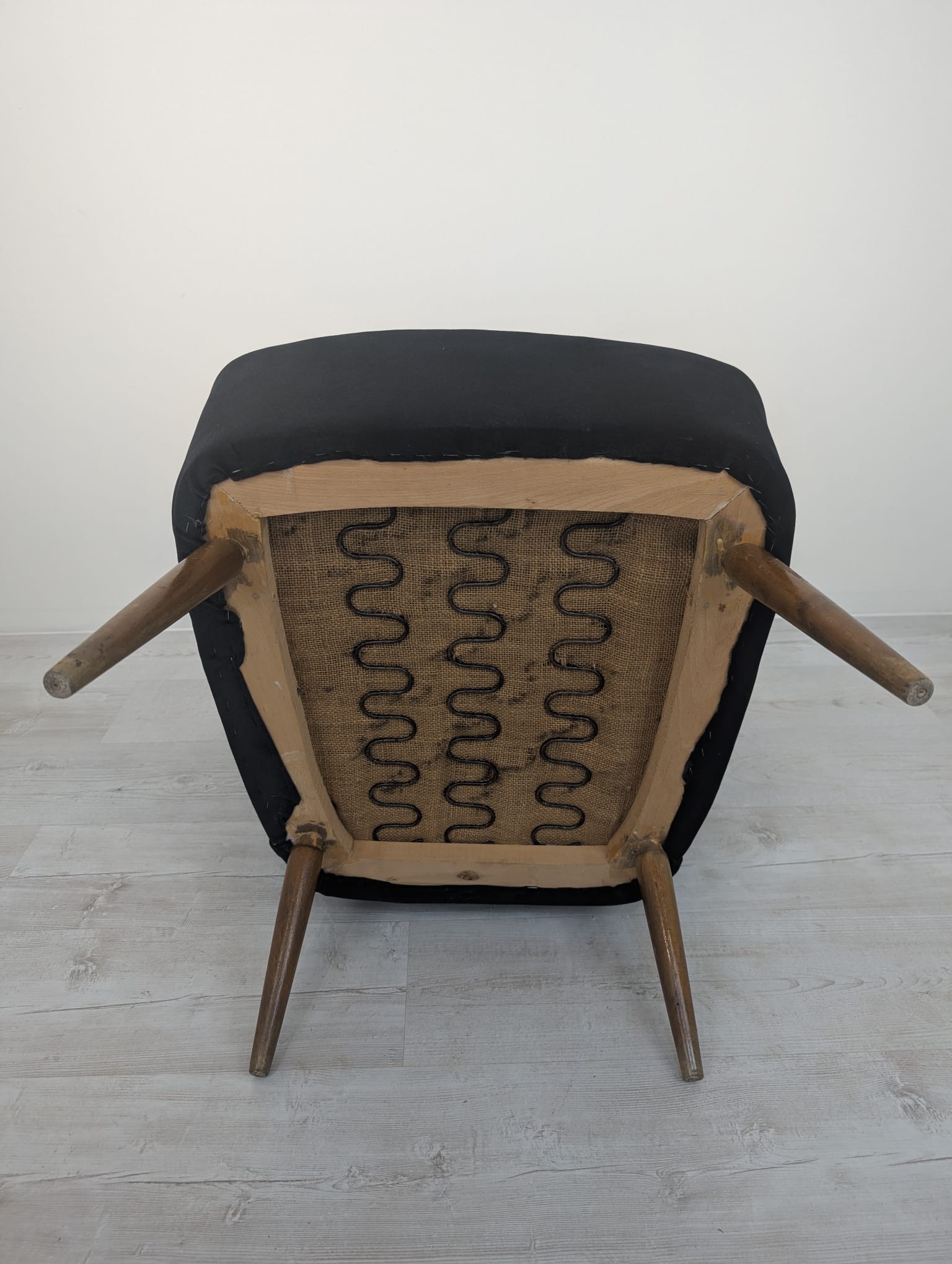 Fotel koktajlowy vintage z czasów PRL-u na sprężynach - Image 12