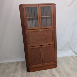 Corner cabinet with cabinet in teak illuminated