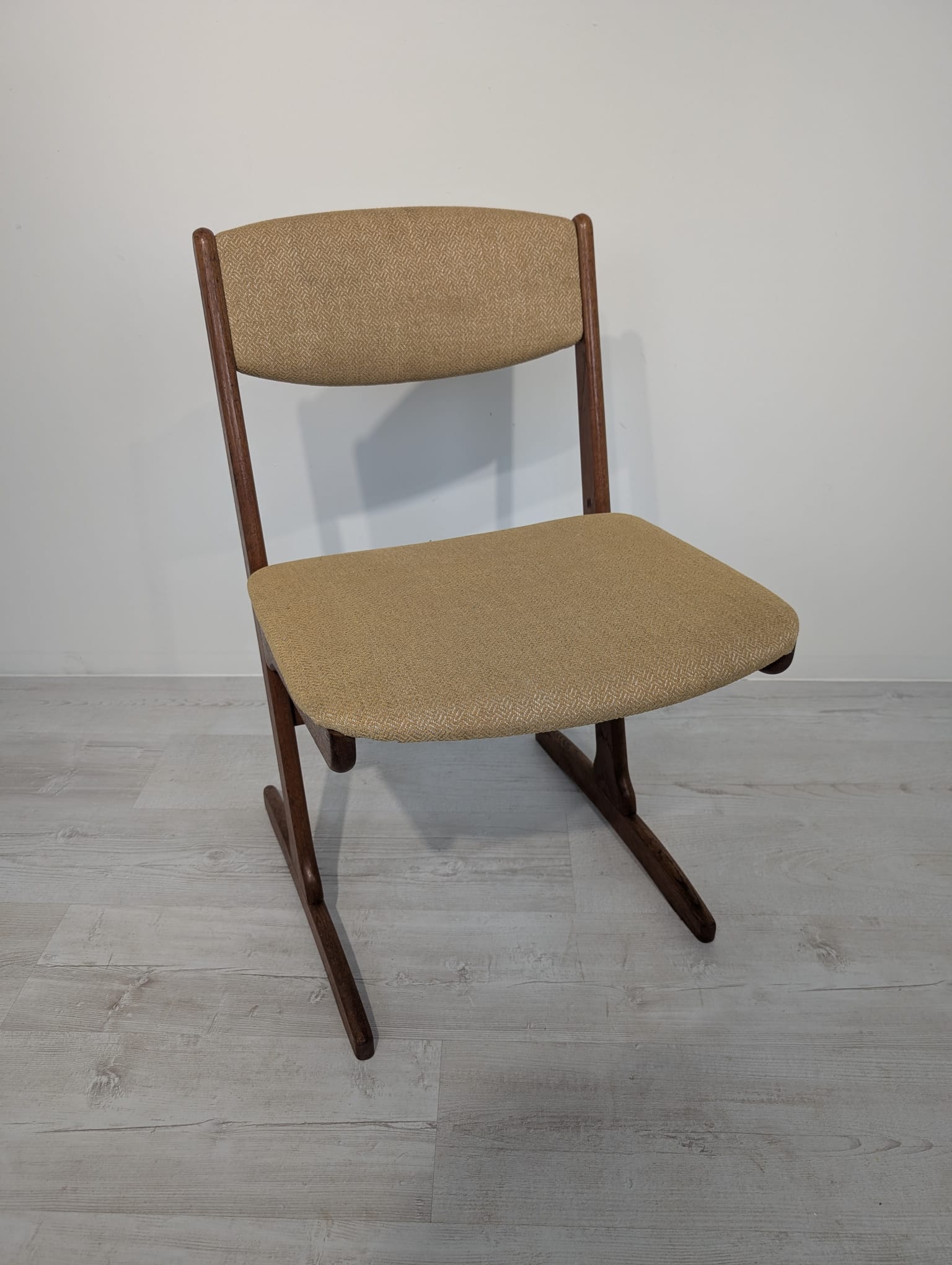 Krzesło duńskich z drewna tekowego z lat 60/70-tych Spottrup