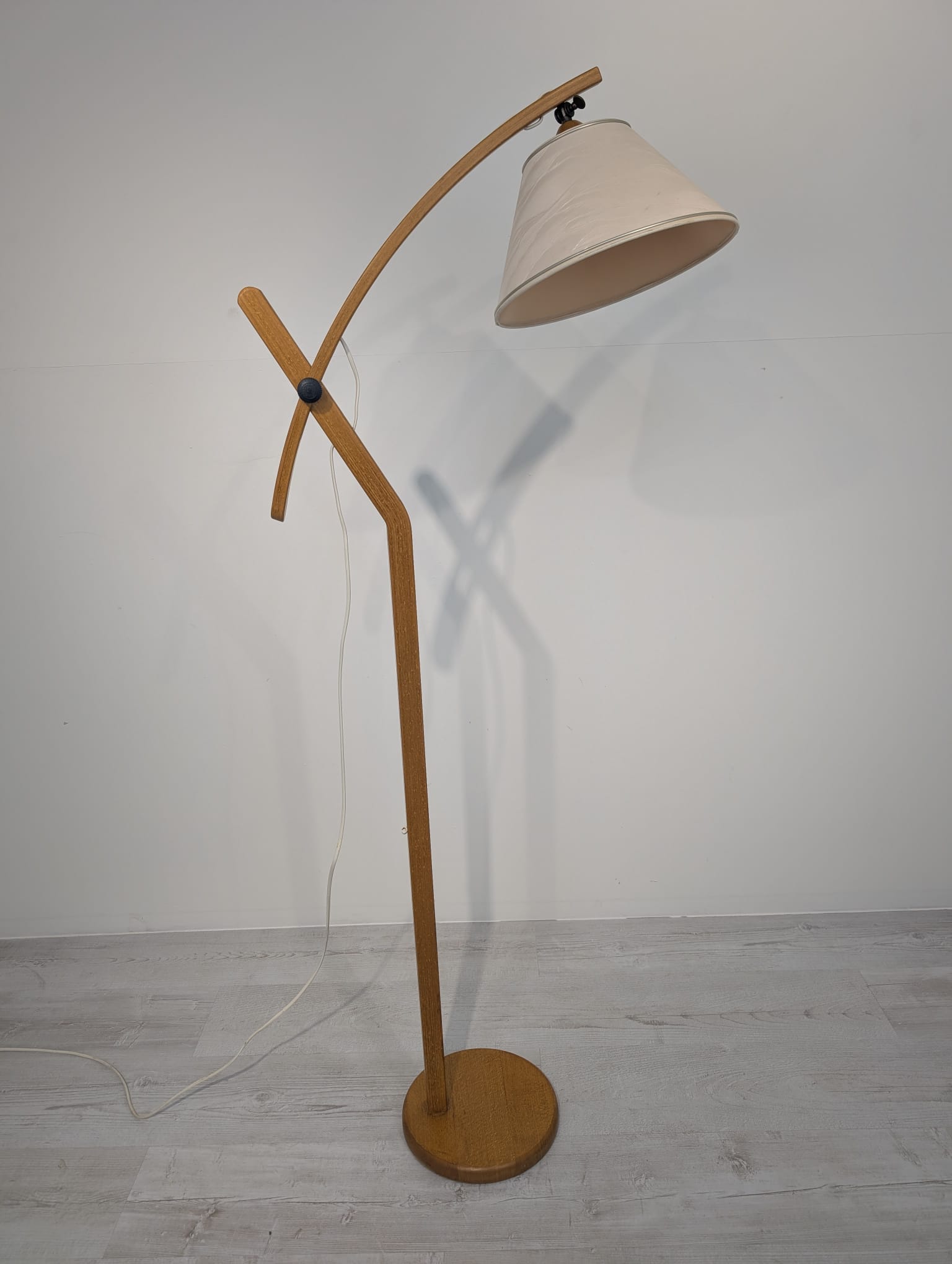 Lampka podłogowa Szwedzka z drewna tekowego Scandi designe - Image 3