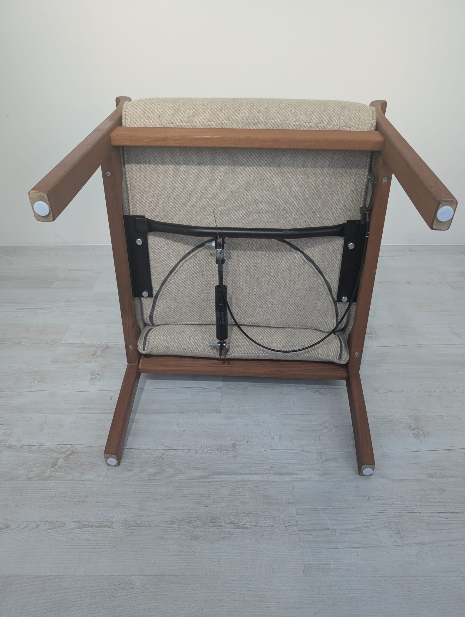 Fotel duński rozkładany z drewna tekowego - obrazek 8