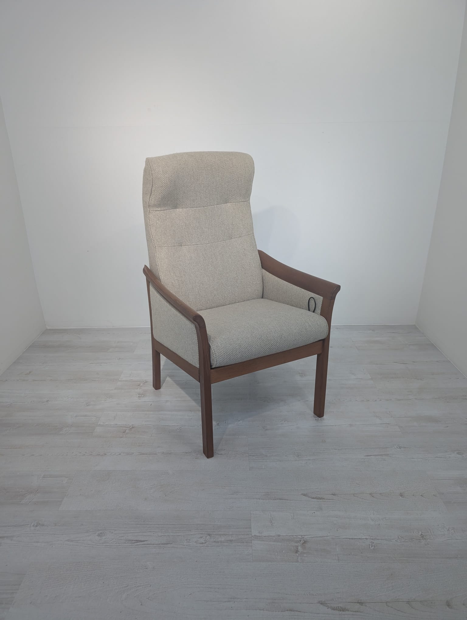 Fotel duński rozkładany z drewna tekowego