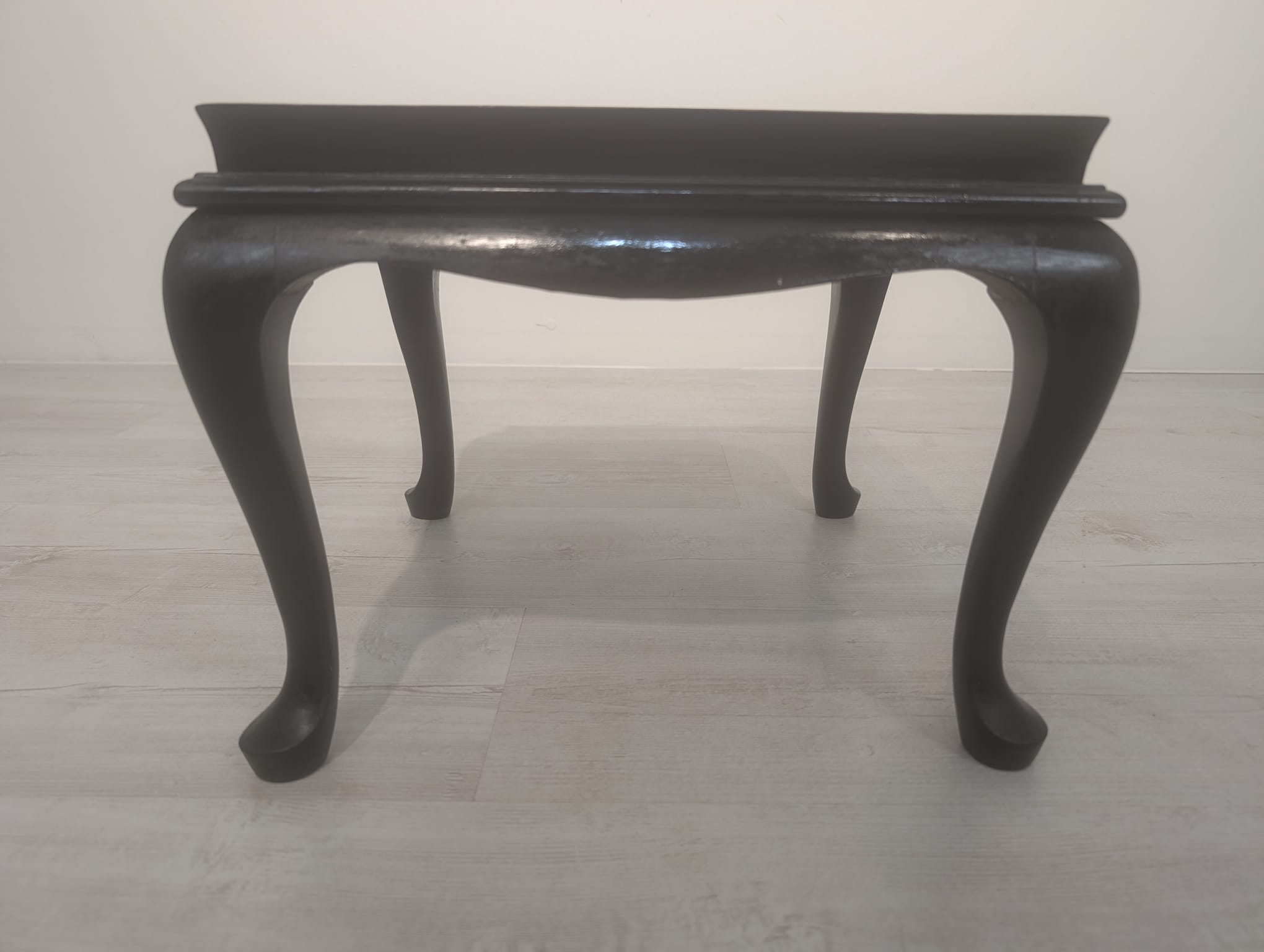 Mini stolik kawowy, kwietnik drewniany w stylu ludwikowskim z lat 60-tych - obrazek 2