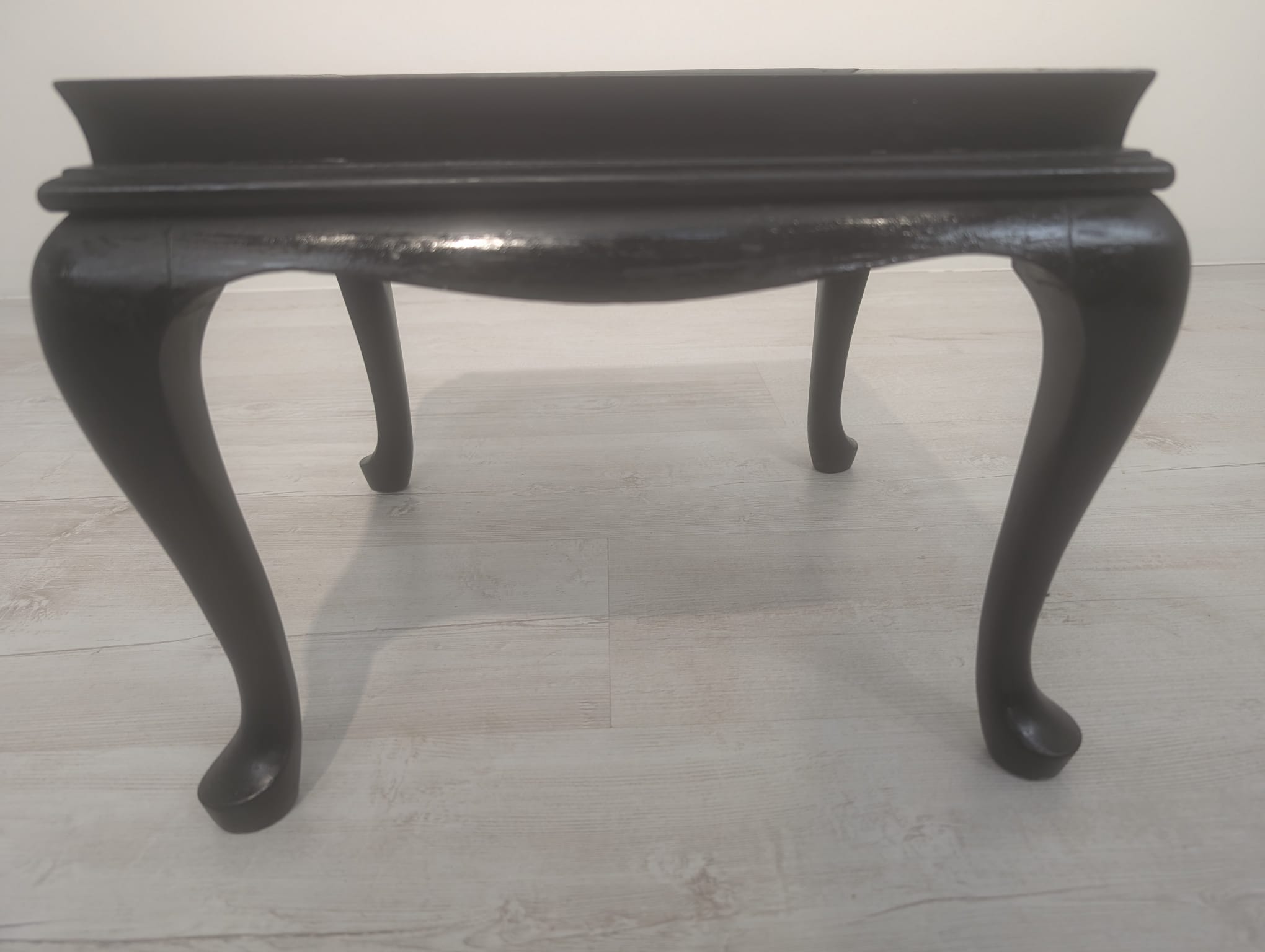 Mini stolik kawowy, kwietnik drewniany w stylu ludwikowskim z lat 60-tych - obrazek 5