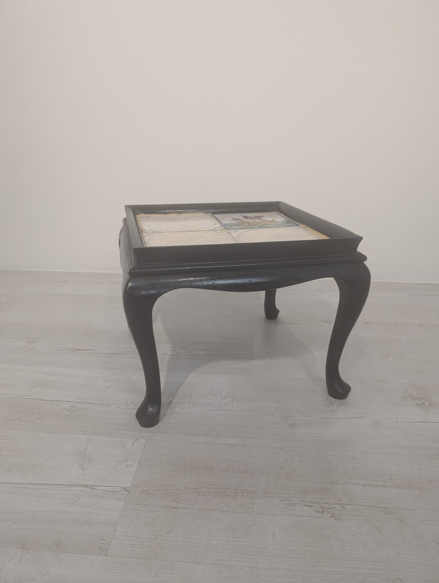 Mini stolik kawowy, kwietnik drewniany w stylu ludwikowskim z lat 60-tych