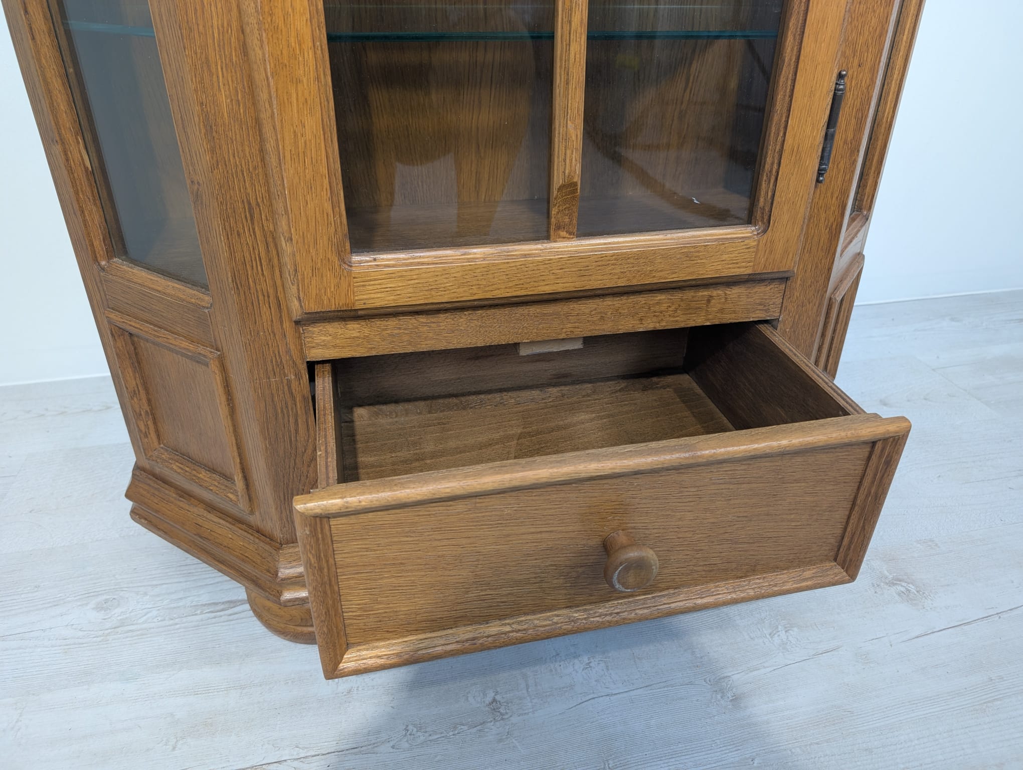 Stylowa witryna dębowa z litego drewna - Image 12