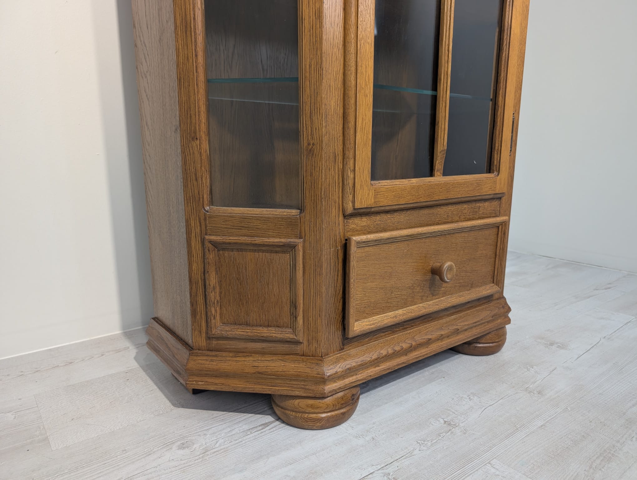 Stylowa witryna dębowa z litego drewna - Image 7