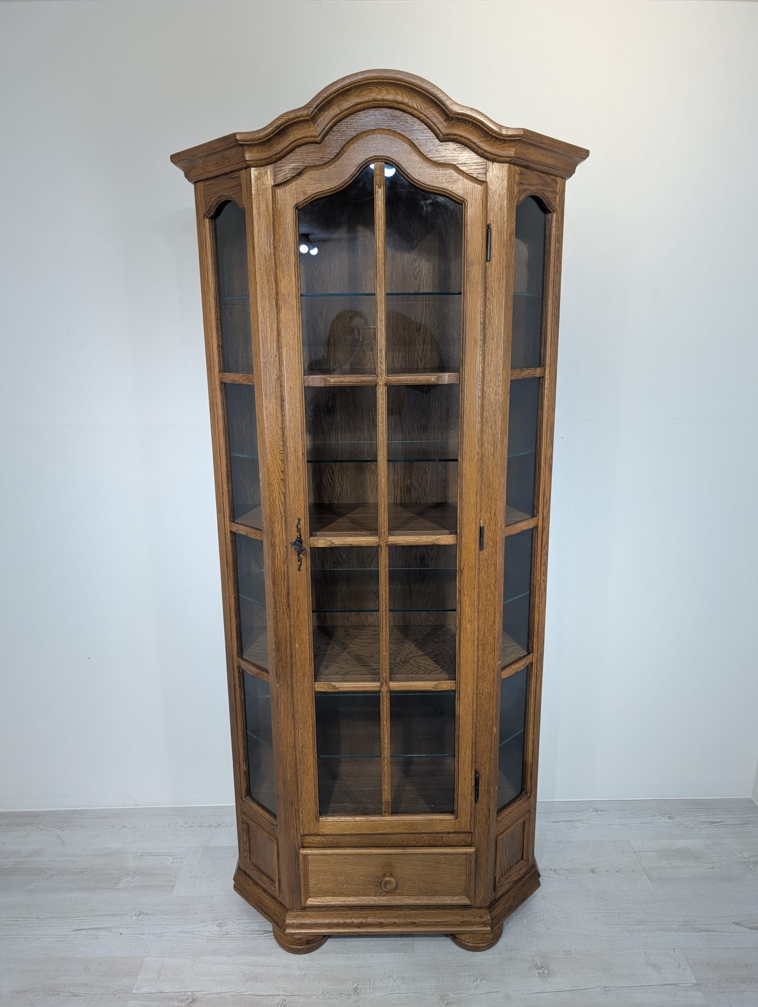 Stylowa witryna dębowa z litego drewna - Image 4