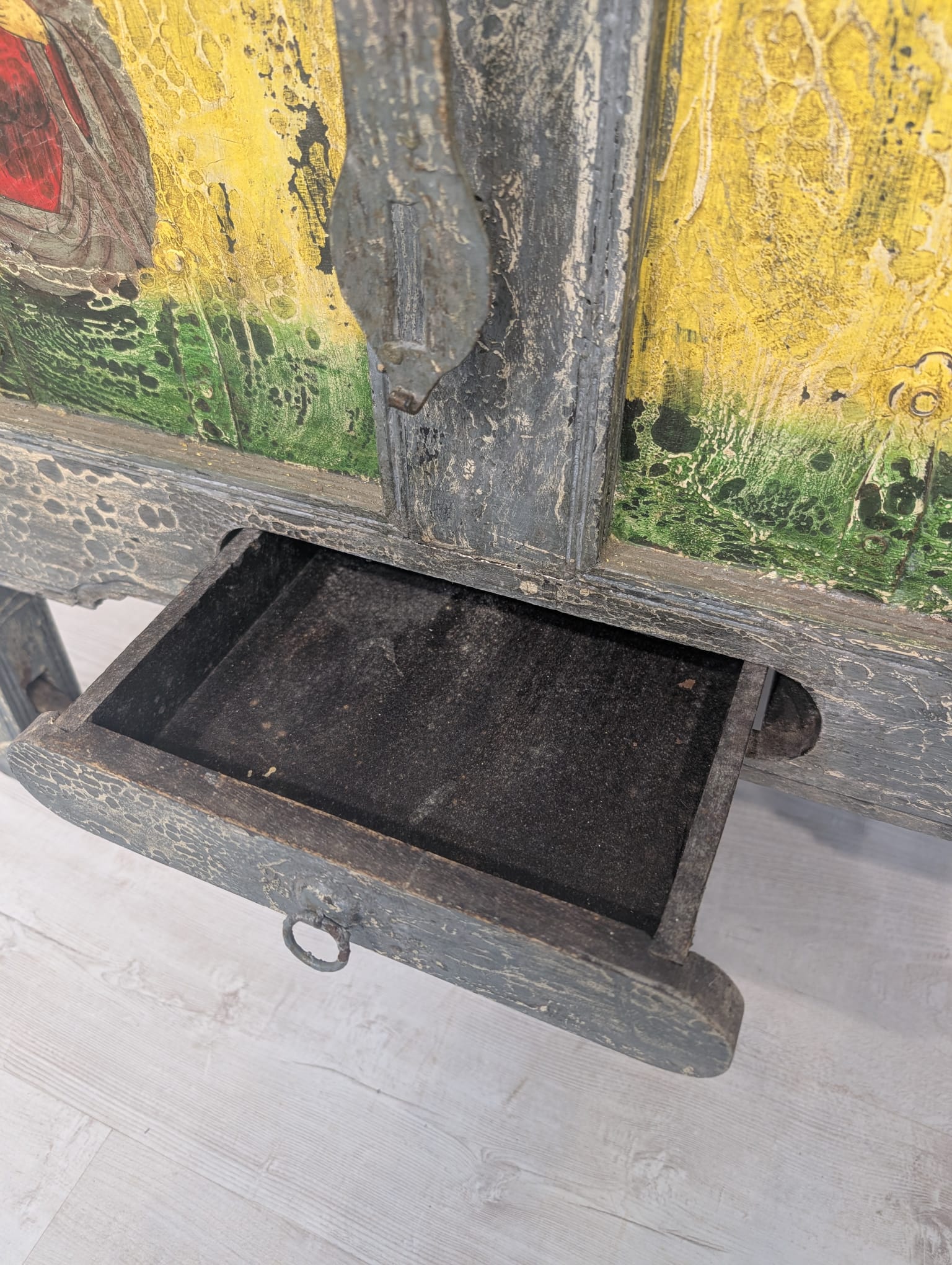 Zabytkowa skrzynia, kufer z drewna ręcznie malowany - obrazek 10