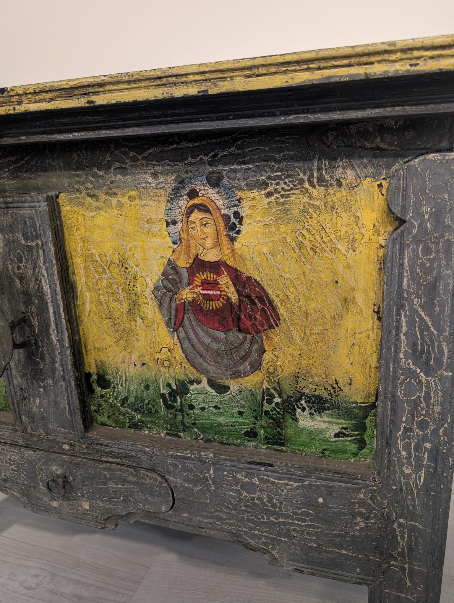 Zabytkowa skrzynia, kufer z drewna ręcznie malowany - obrazek 3