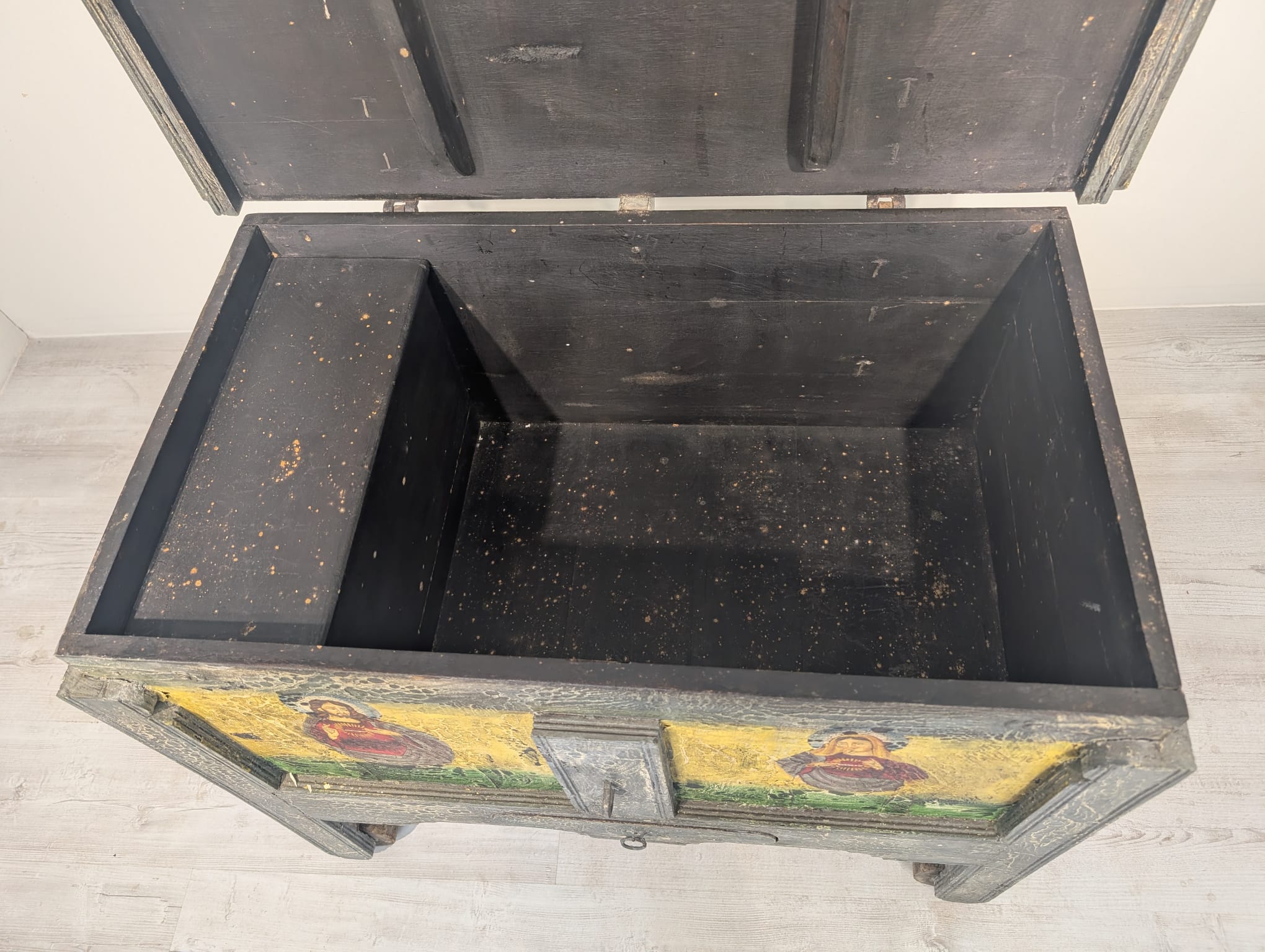 Zabytkowa skrzynia, kufer z drewna ręcznie malowany - obrazek 14