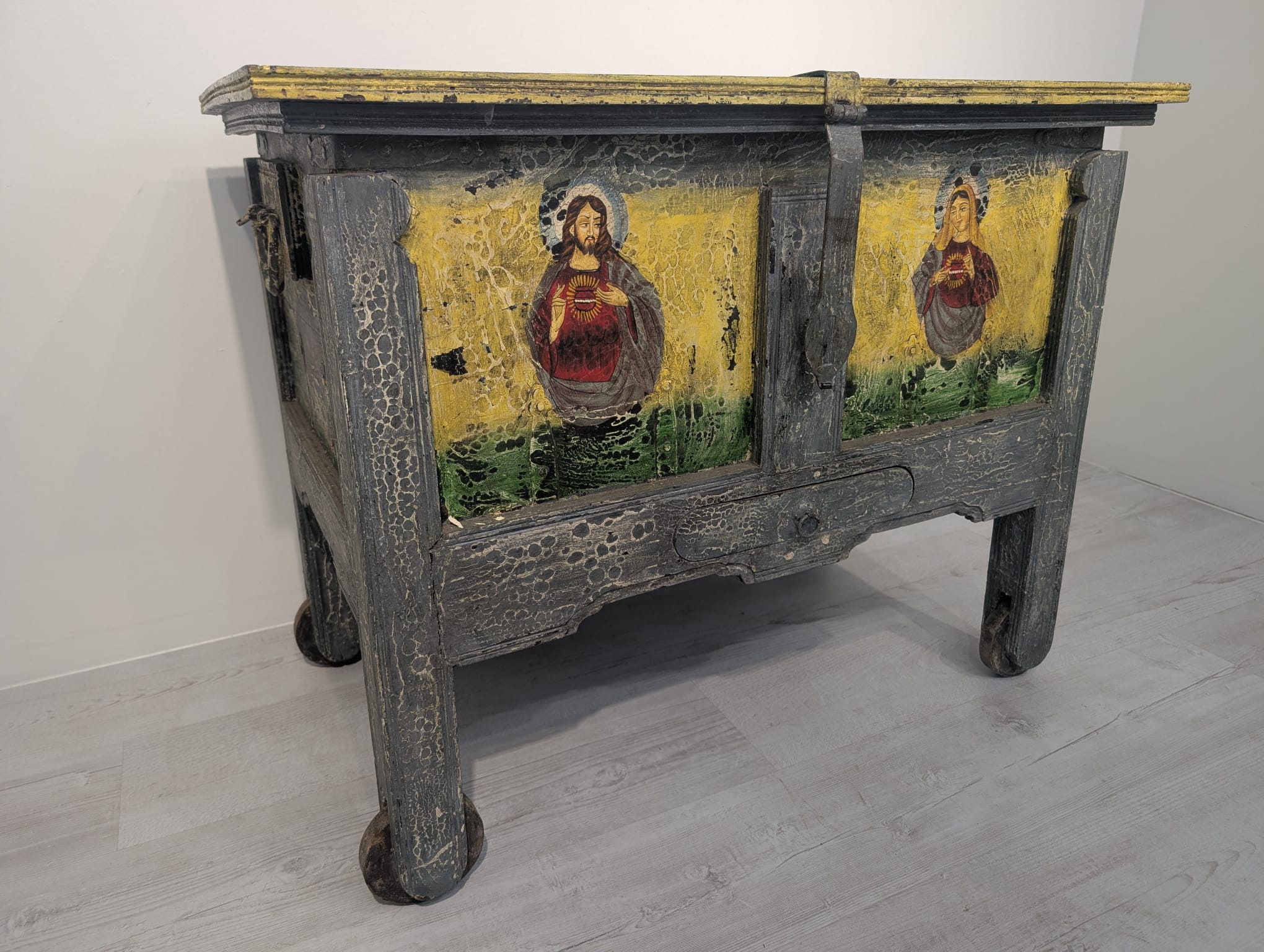 Zabytkowa skrzynia, kufer z drewna ręcznie malowany - obrazek 2