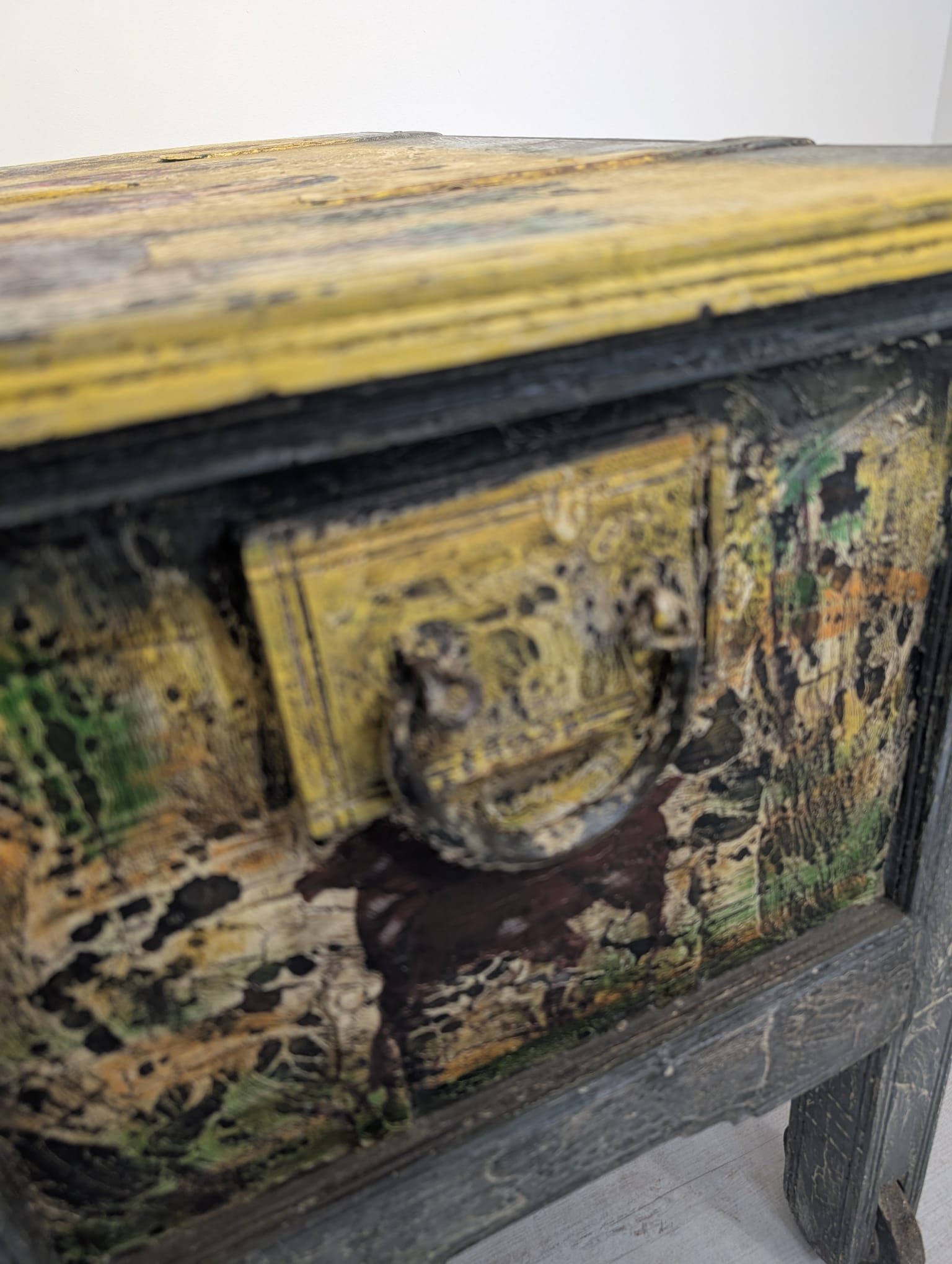 Zabytkowa skrzynia, kufer z drewna ręcznie malowany - obrazek 6