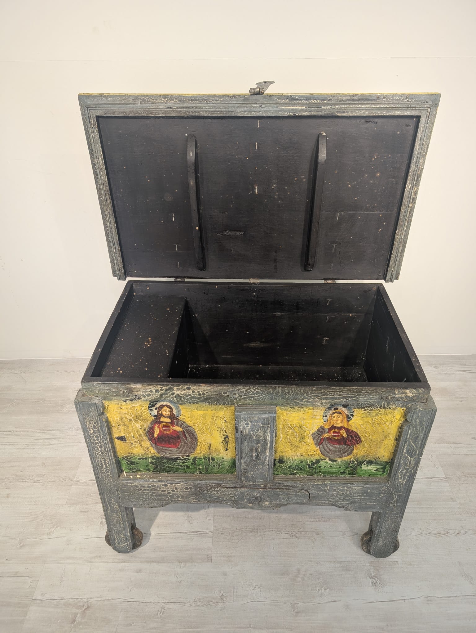 Zabytkowa skrzynia, kufer z drewna ręcznie malowany - obrazek 8