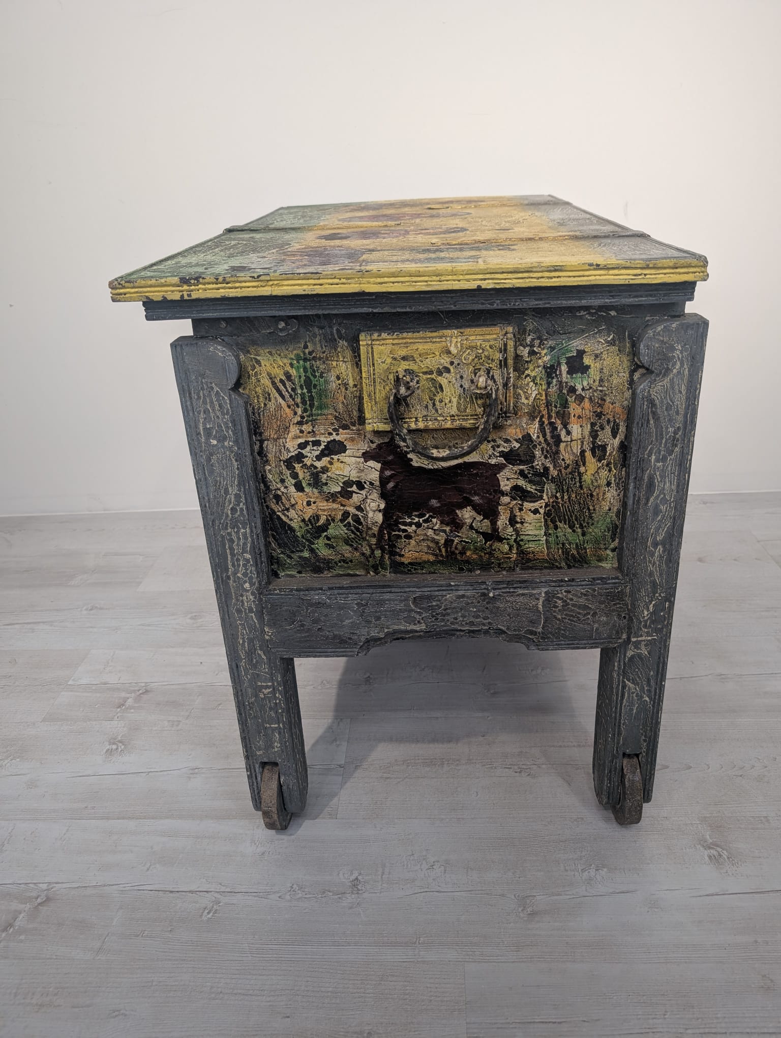 Zabytkowa skrzynia, kufer z drewna ręcznie malowany - obrazek 12