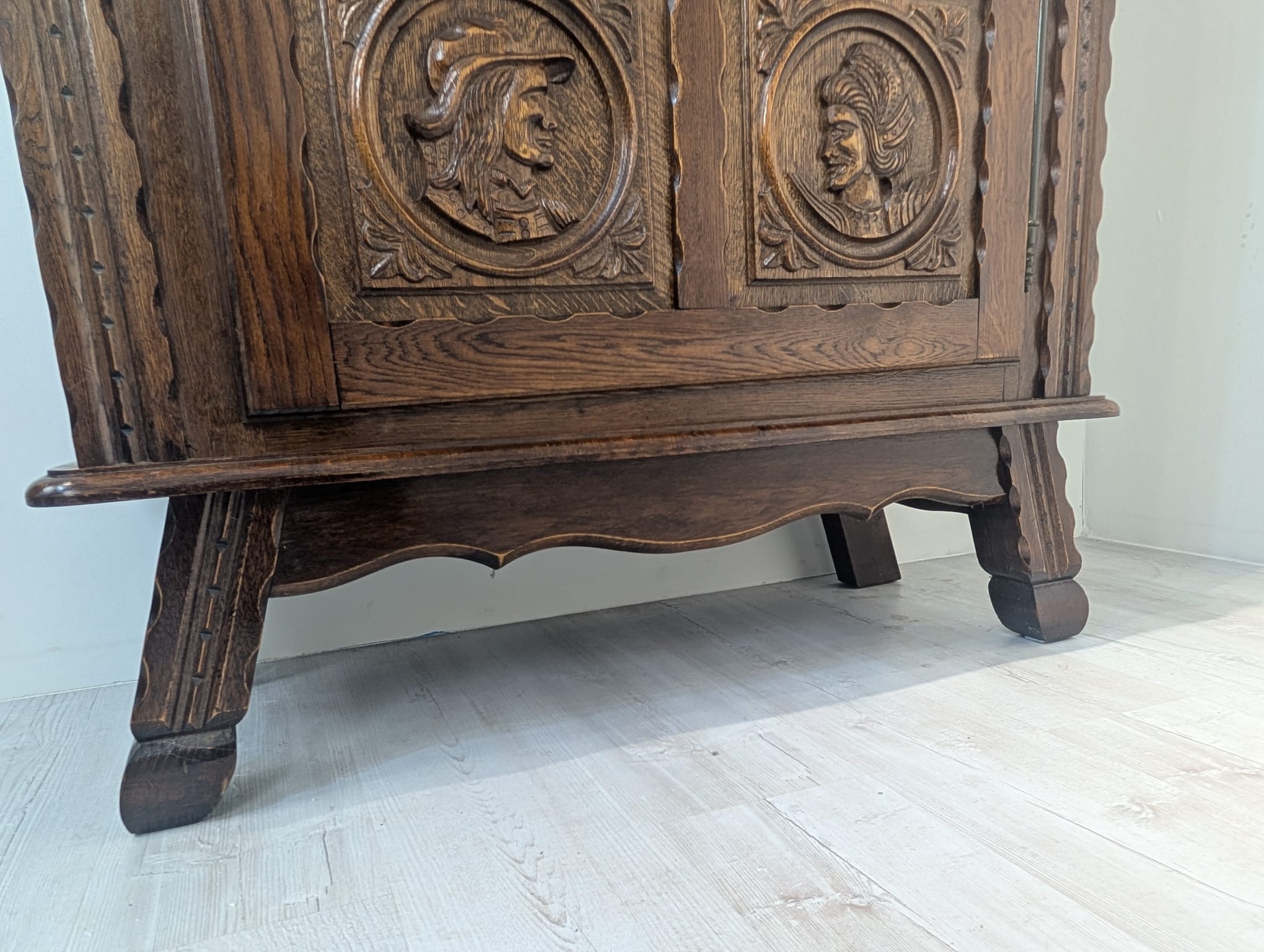 Biblioteka witryna regał lata 50/60 dąb rzeźbiona - obrazek 10