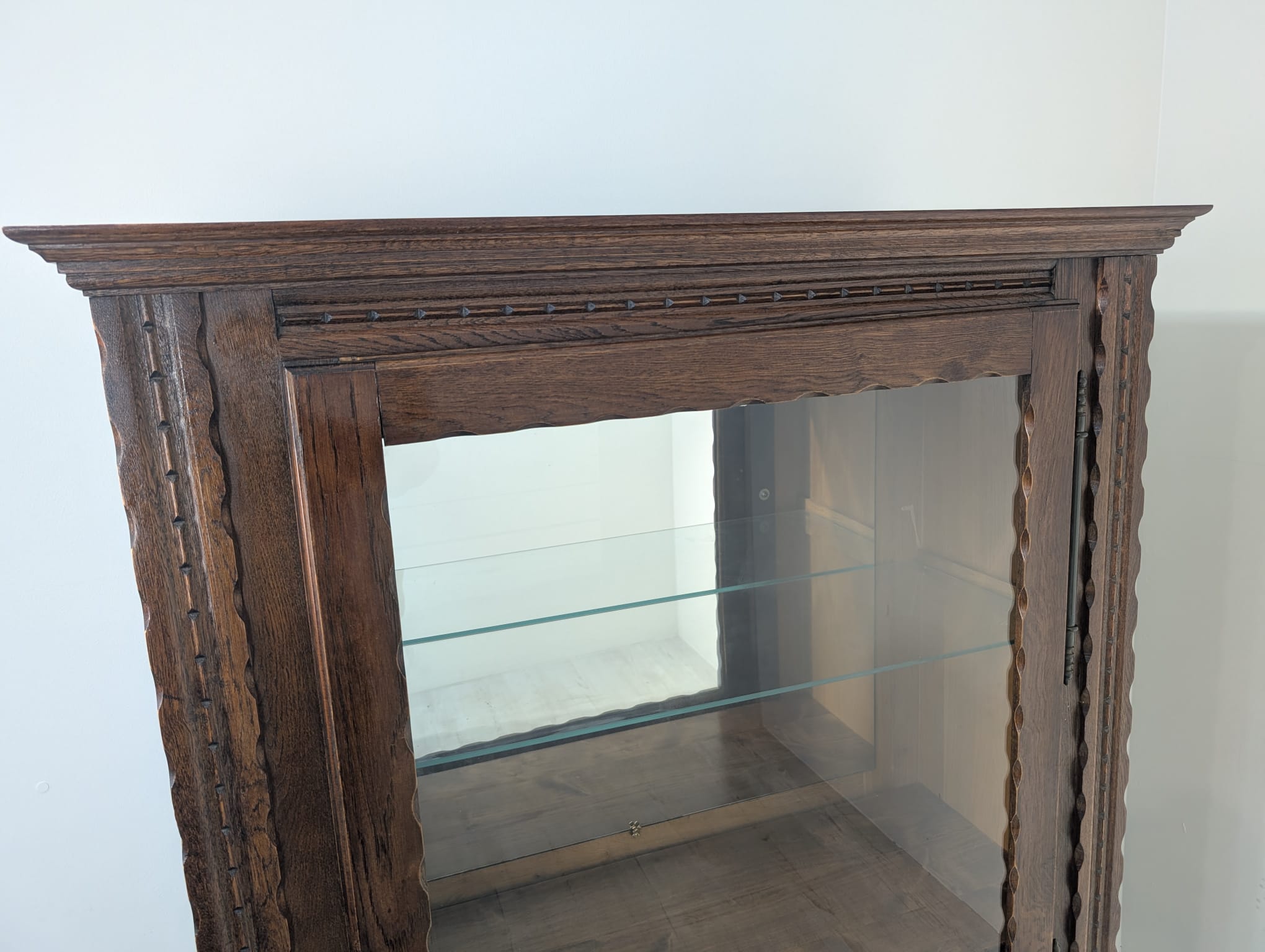 Biblioteka witryna regał lata 50/60 dąb rzeźbiona - obrazek 7